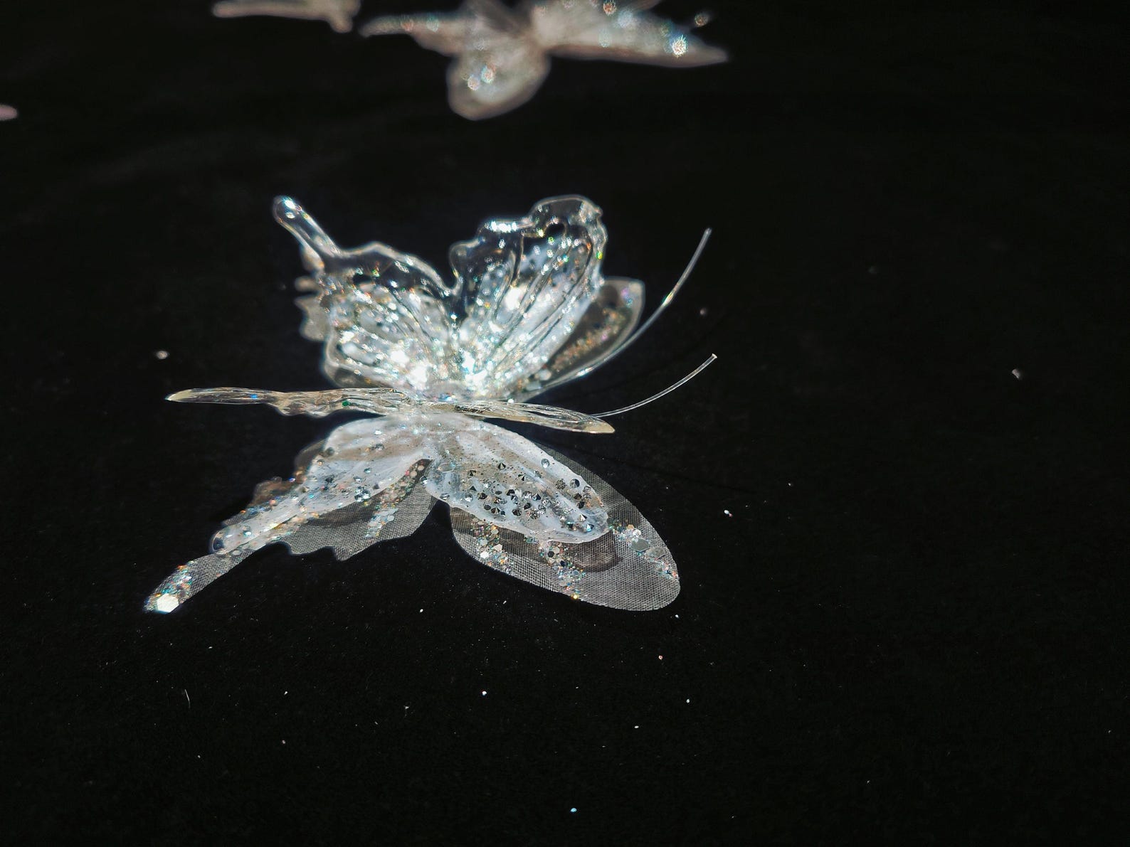 Clear Sparkle Resin Tulle Butterfly Hair Clips, Sheer White Fairy Bridal Hair Accessory, Wedding Photoshoot Headpiece