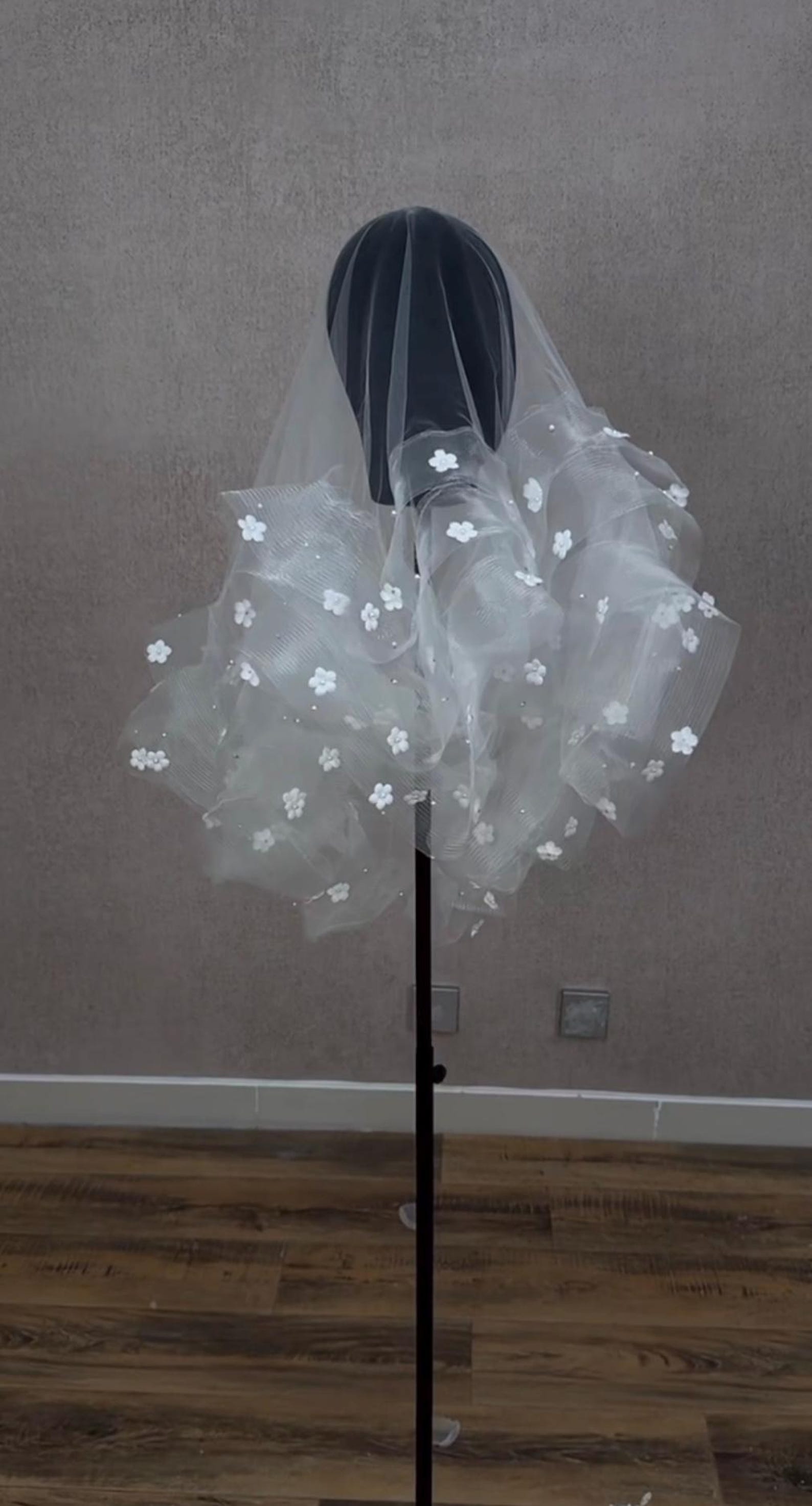 3D Floral Ruffled Bridal Veil, Short Puffy Tulle Wedding Veil With Appliqué Flowers & Beads