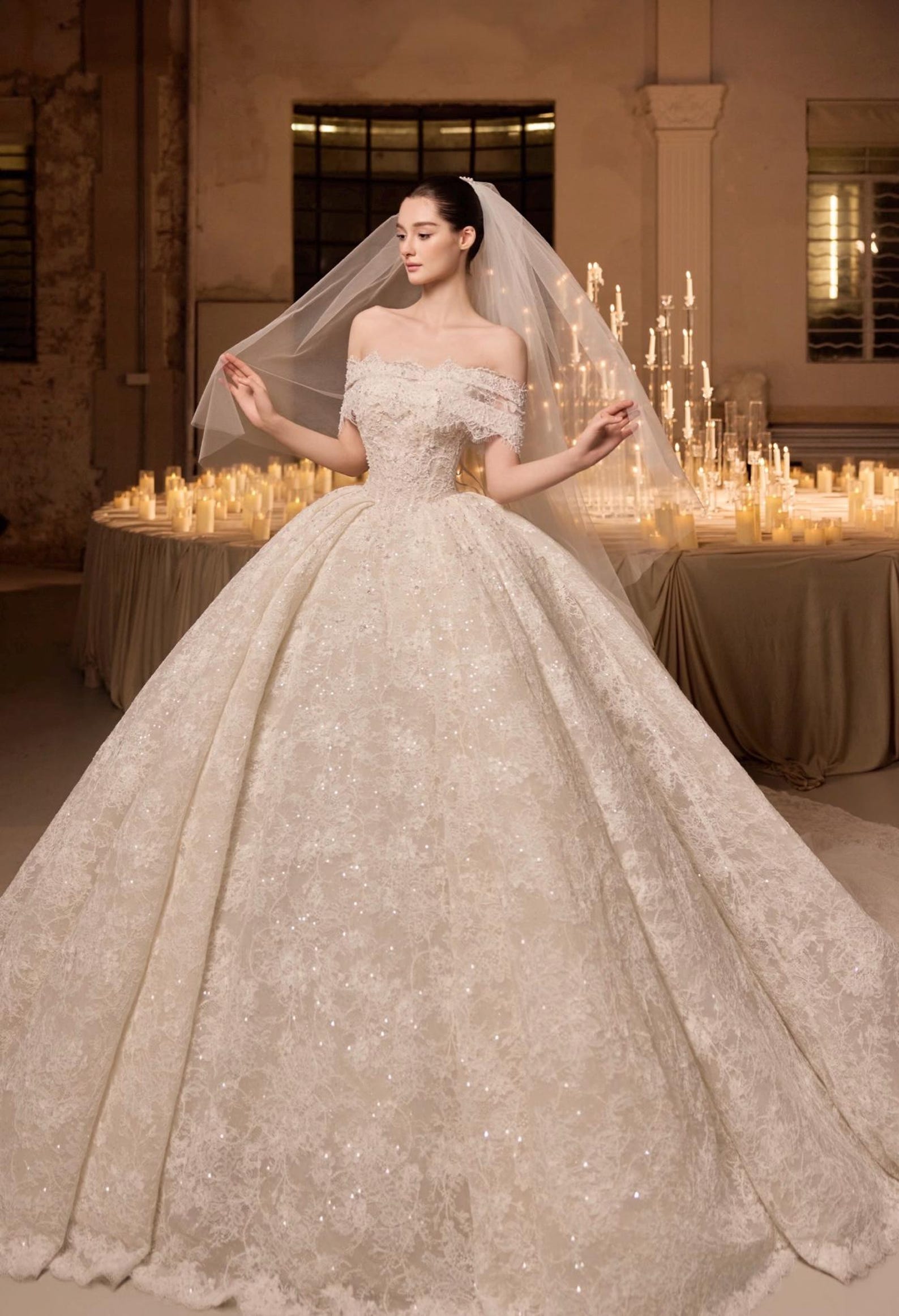 Detachable Off Shoulder Beaded Lace Wedding Dress Ball Gown Strapless Sweetheart Bridal Gown
