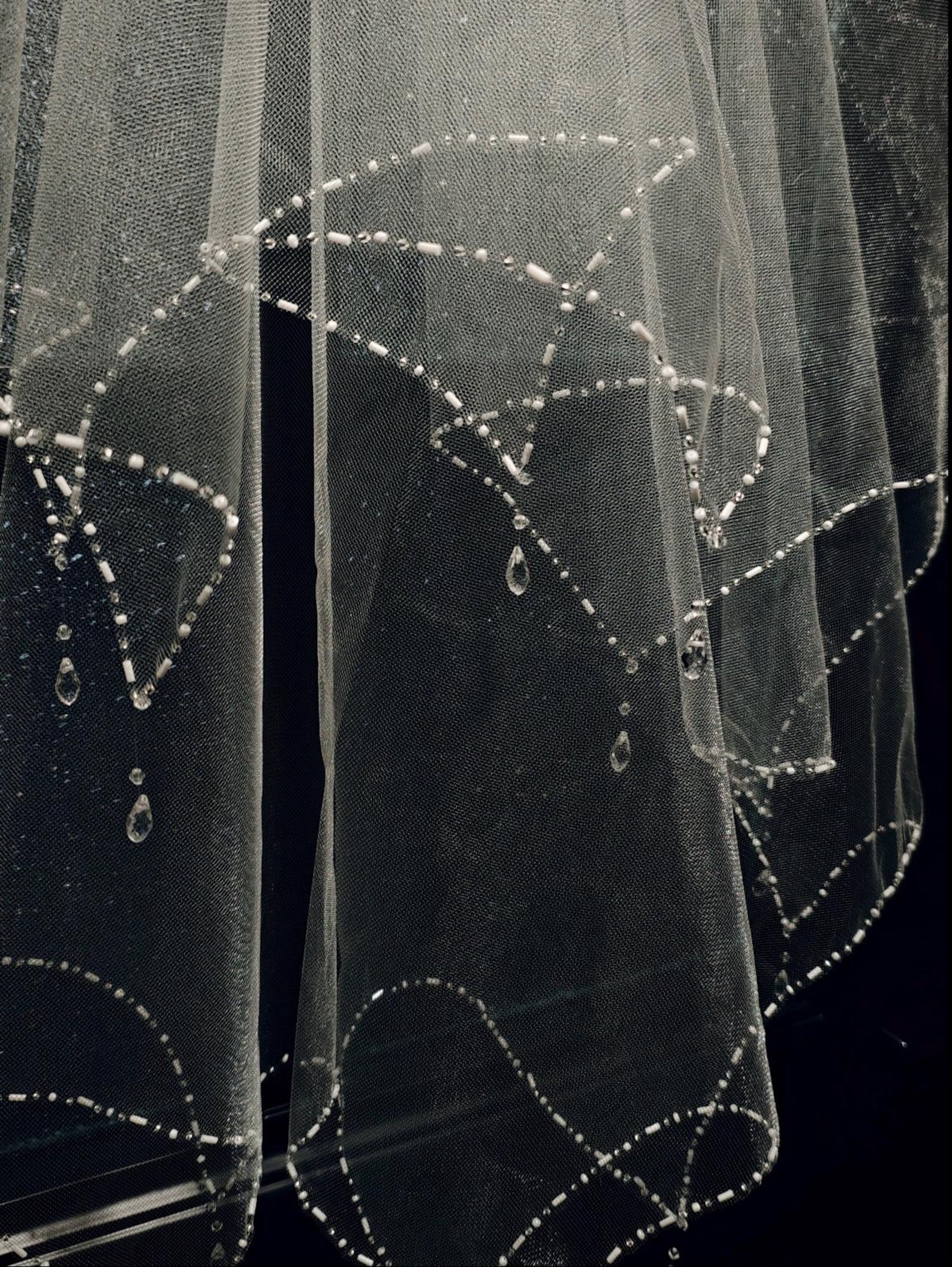 Beaded Scallop Wedding Veil, Crystal Drop Bridal Veil, Art Deco Beaded Edge Veil, Hand Sewn Pearl Edge Bridal Tulle Veil