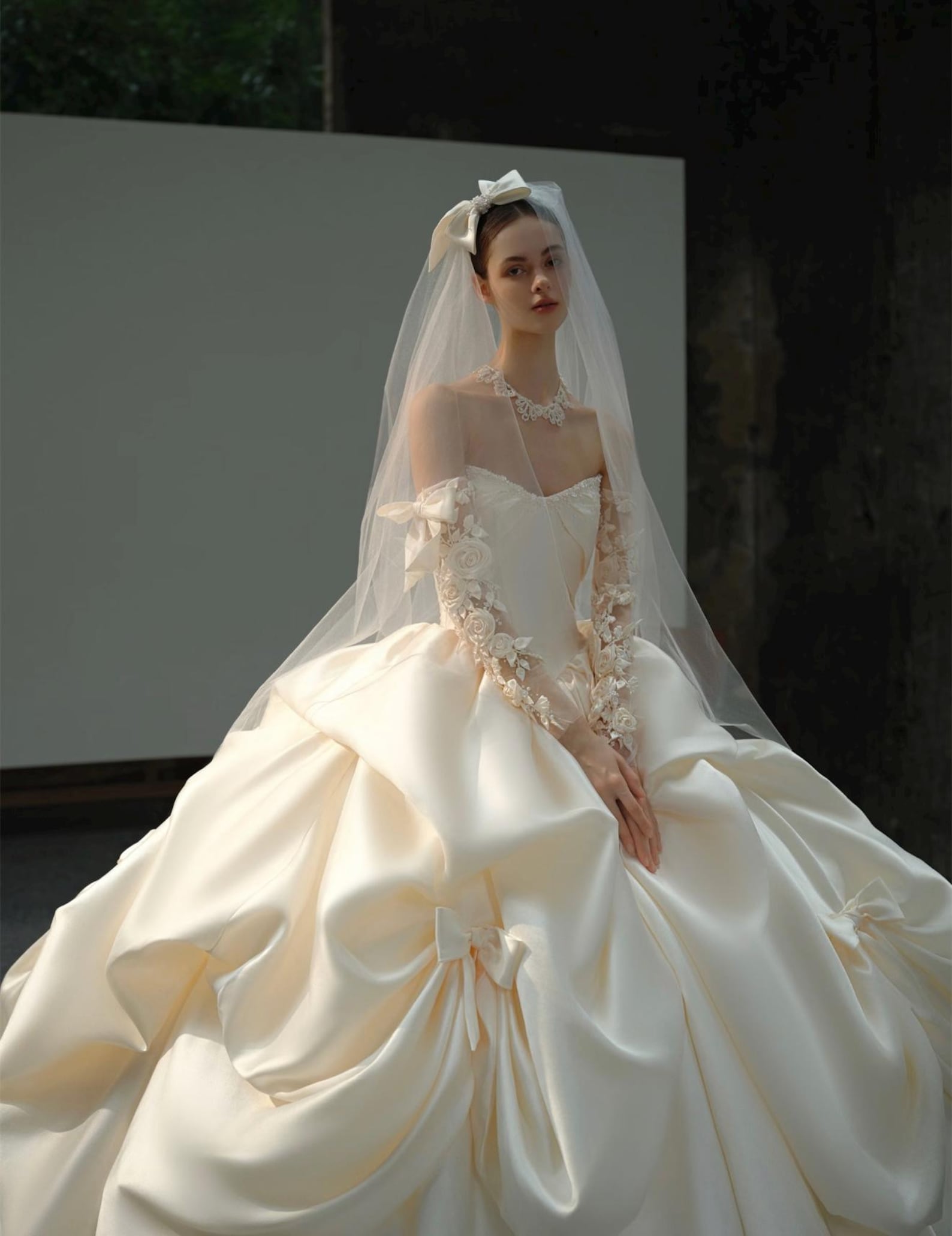Luxury Satin Ball Gown Wedding Dress Detachable Long Sleeves 3D Floral Bow Bridal Gown Ivory