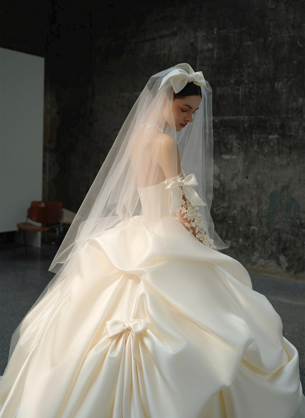 Luxury Satin Ball Gown Wedding Dress Detachable Long Sleeves 3D Floral Bow Bridal Gown Ivory