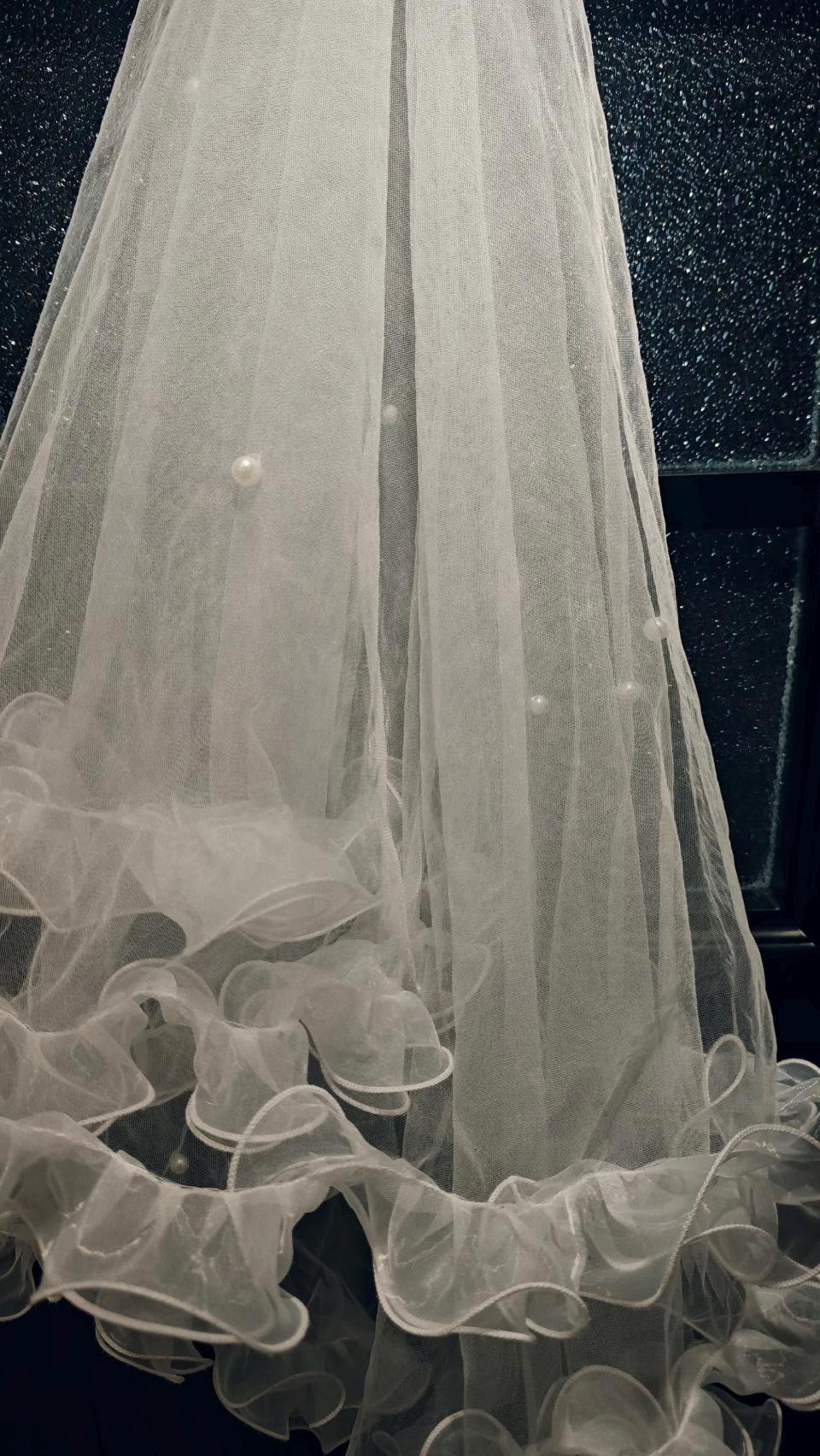 Ruffled Edge Bridal Veil, Dotted Pearl Tulle Wedding Veil, Multi‑Layer Ruffle Trim Bride Veil, Romantic Flounce Wedding Veil