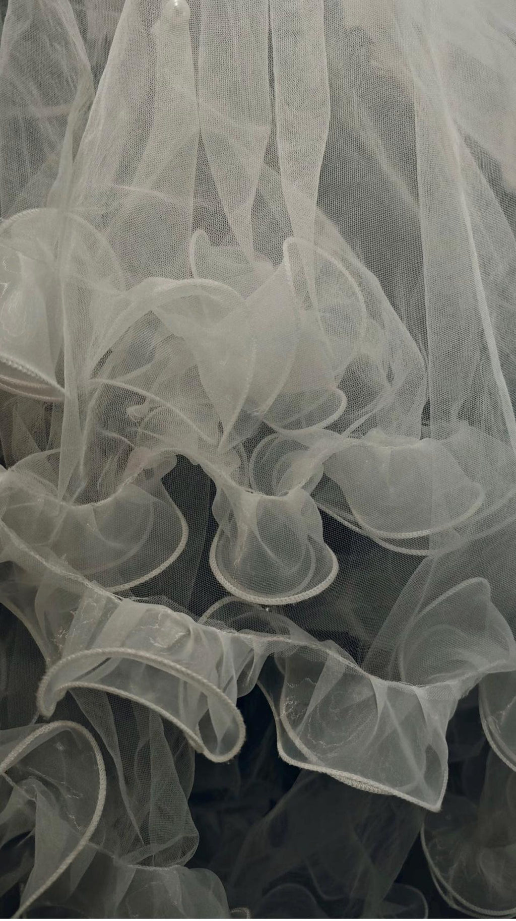 Ruffled Edge Bridal Veil, Dotted Pearl Tulle Wedding Veil, Multi‑Layer Ruffle Trim Bride Veil, Romantic Flounce Wedding Veil