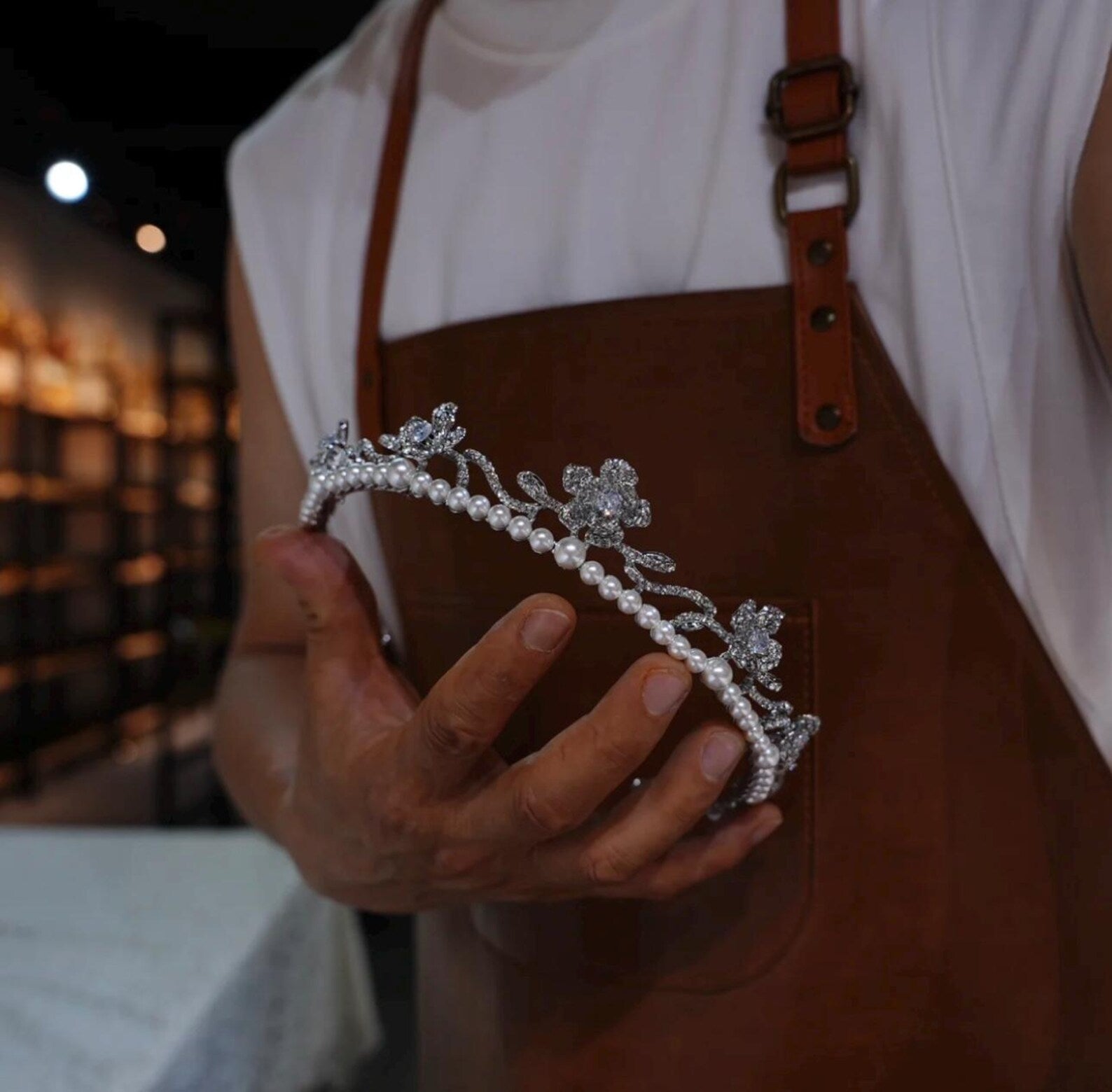 Floral Crystal Pearl Bridal Tiara, Silver Wedding Crown Headband, Elegant Hair Accessory for Cheongsam & Wedding Gown