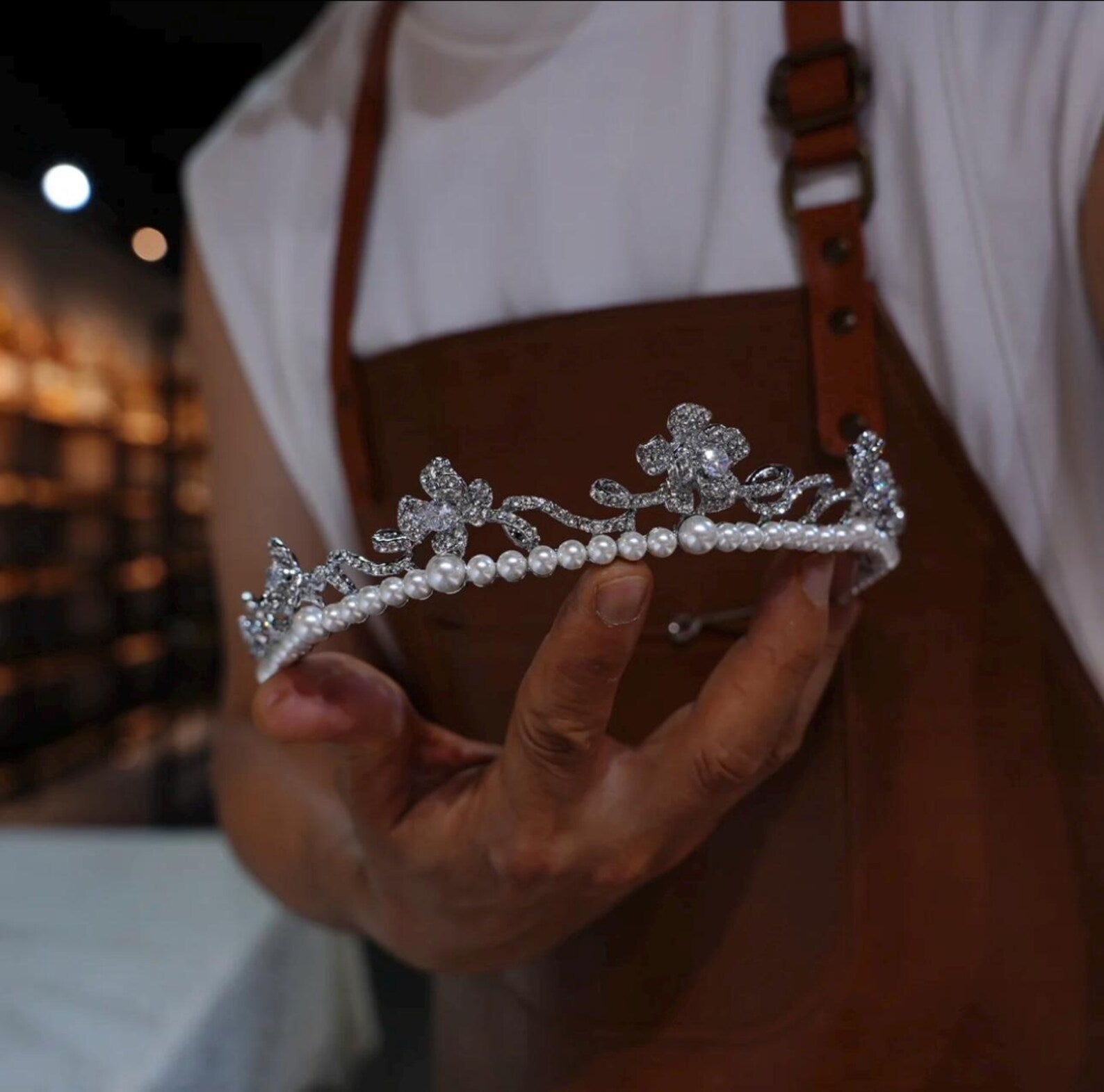 Floral Crystal Pearl Bridal Tiara, Silver Wedding Crown Headband, Elegant Hair Accessory for Cheongsam & Wedding Gown