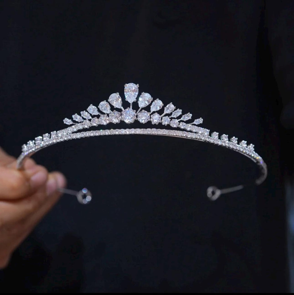 Teardrop Crystal Bridal Tiara, Silver Rhinestone Wedding Crown, Minimalist Bride Headpiece for Wedding Gown & Cheongsam