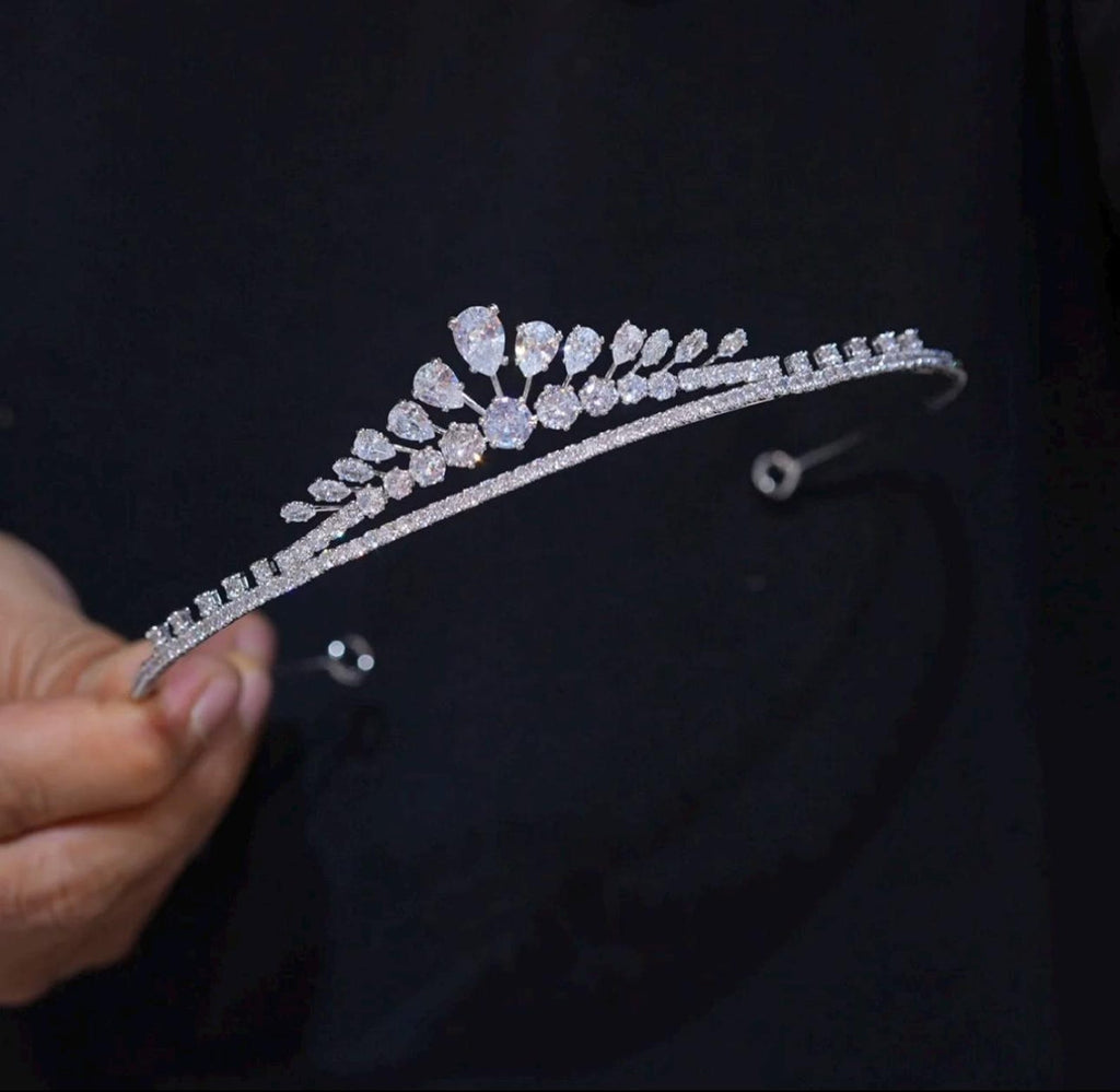Teardrop Crystal Bridal Tiara, Silver Rhinestone Wedding Crown, Minimalist Bride Headpiece for Wedding Gown & Cheongsam
