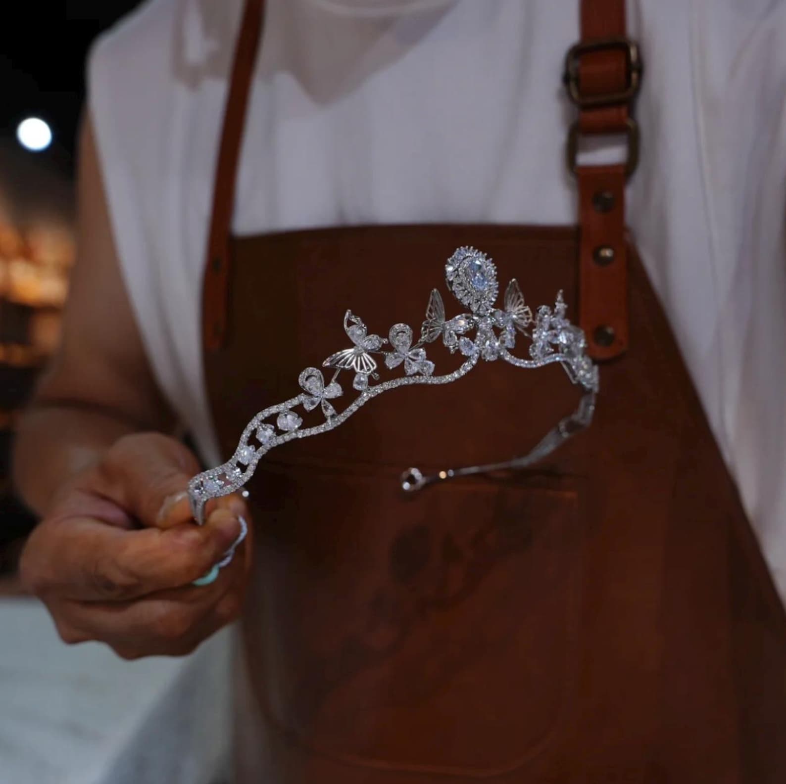 Butterfly Crystal Bridal Tiara, Silver Rhinestone Wedding Crown, Floral Vine Bride Headpiece for Wedding Gown & Cheongsam
