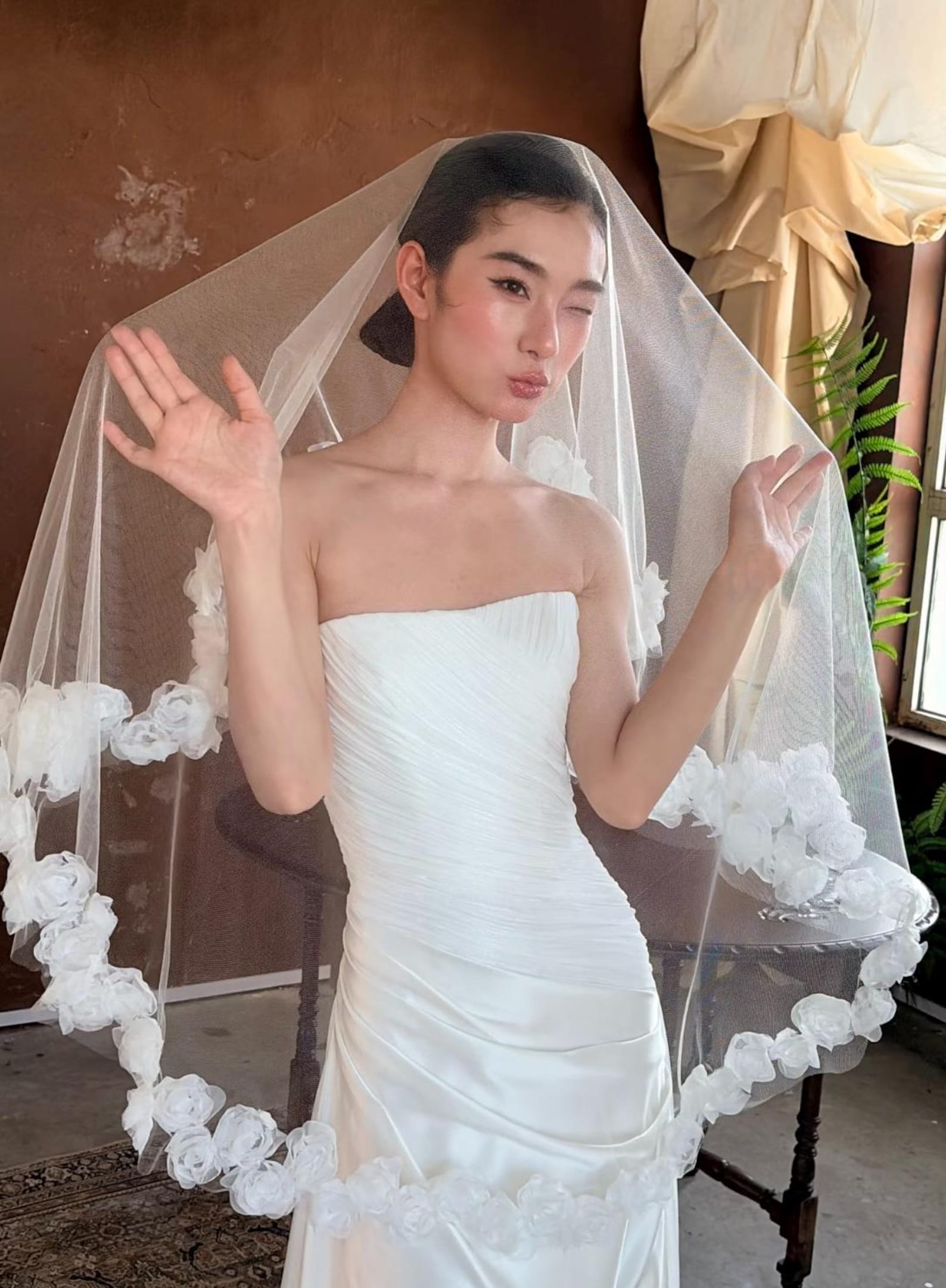 3D Floral Edge Wedding Veil, Handmade White Rose Flower Bridal Tulle Veil, Romantic Sheer Single Tier Bridal Veil for Wedding Ceremony
