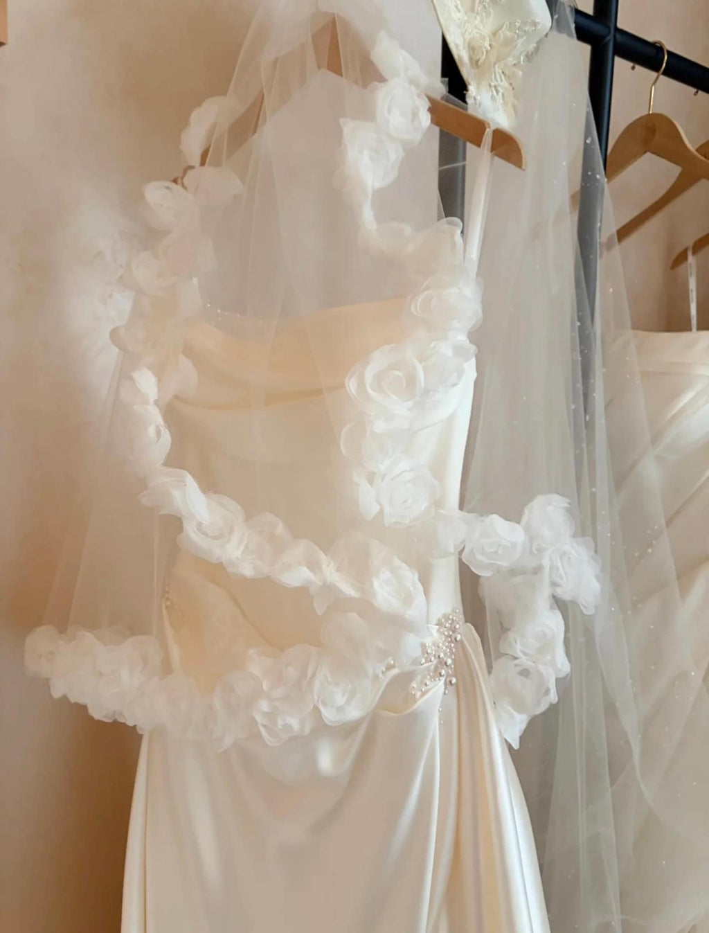 3D Floral Edge Wedding Veil, Handmade White Rose Flower Bridal Tulle Veil, Romantic Sheer Single Tier Bridal Veil for Wedding Ceremony