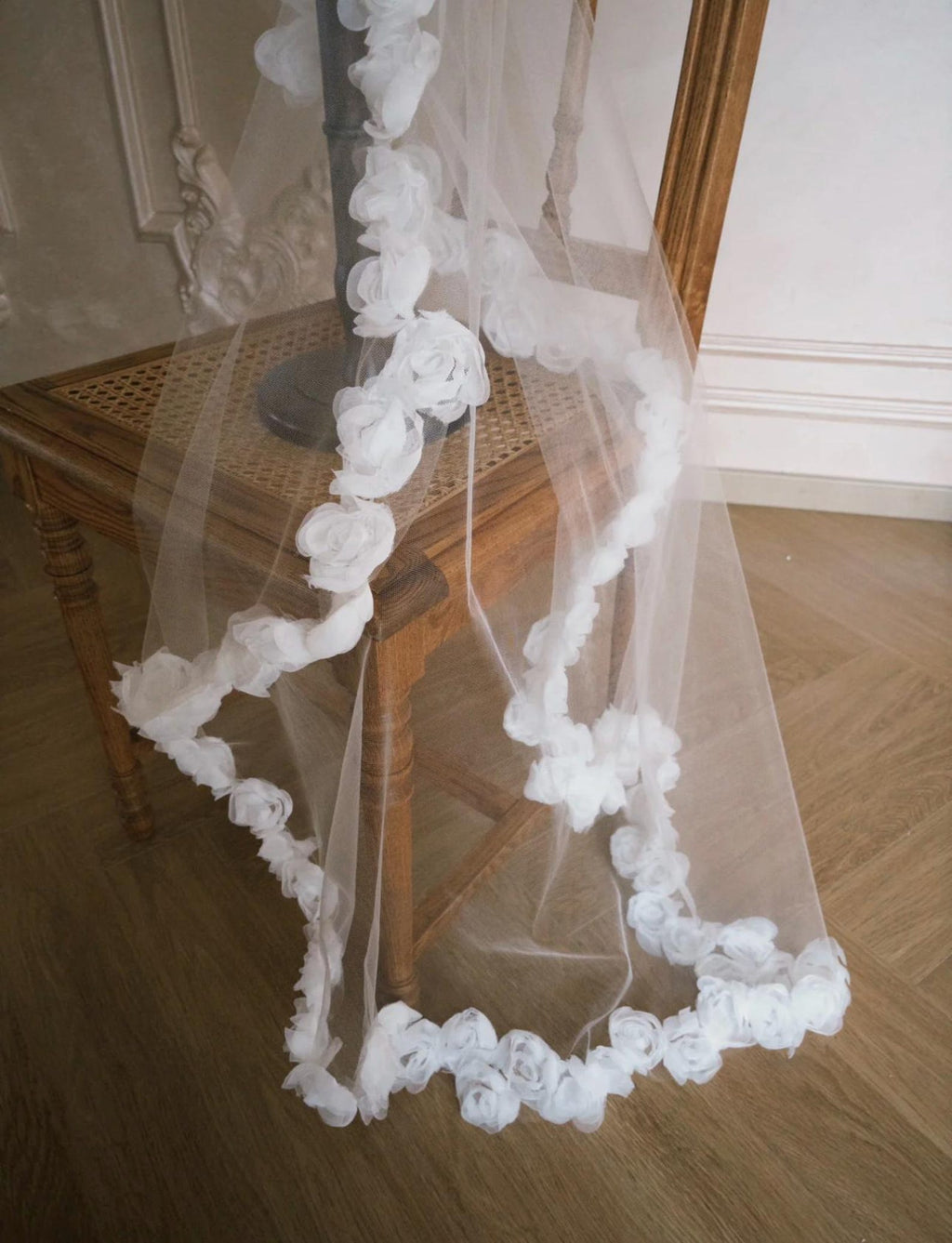 3D Floral Edge Wedding Veil, Handmade White Rose Flower Bridal Tulle Veil, Romantic Sheer Single Tier Bridal Veil for Wedding Ceremony