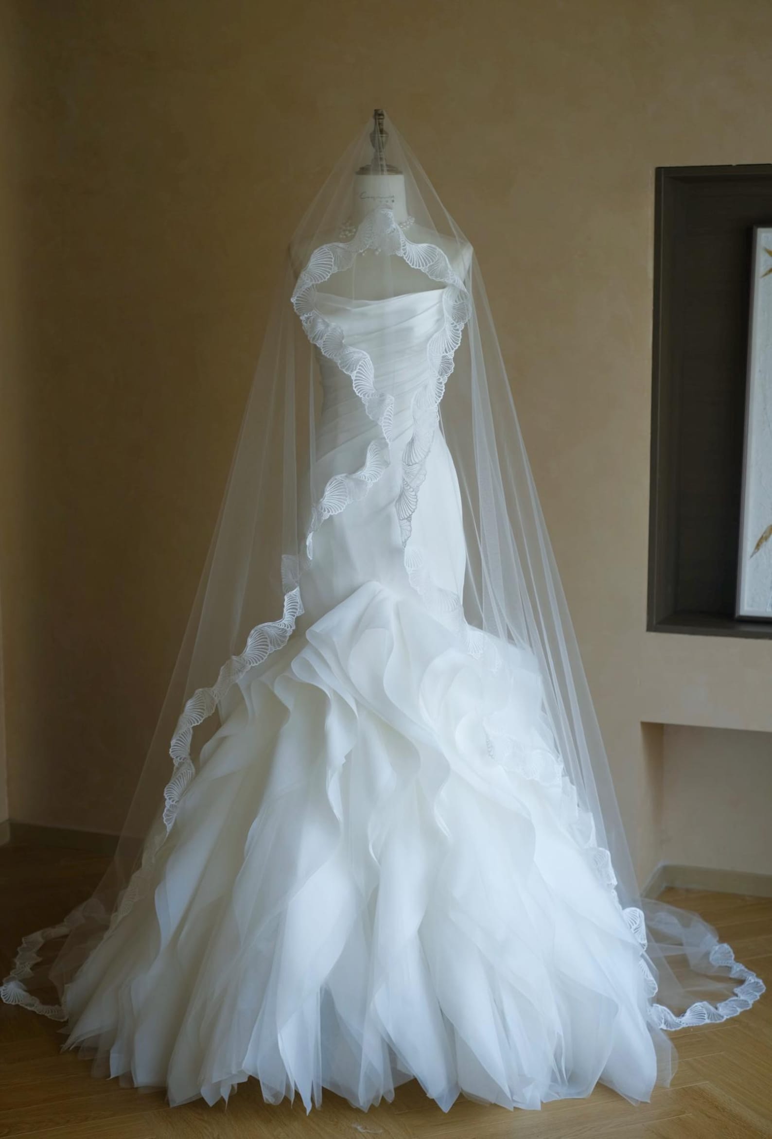 Wavy Scallop Fan Lace Edge Wedding Veil, Single Tier Sheer Tulle Bridal Veil, Vintage Romantic Trimmed Wedding Veil