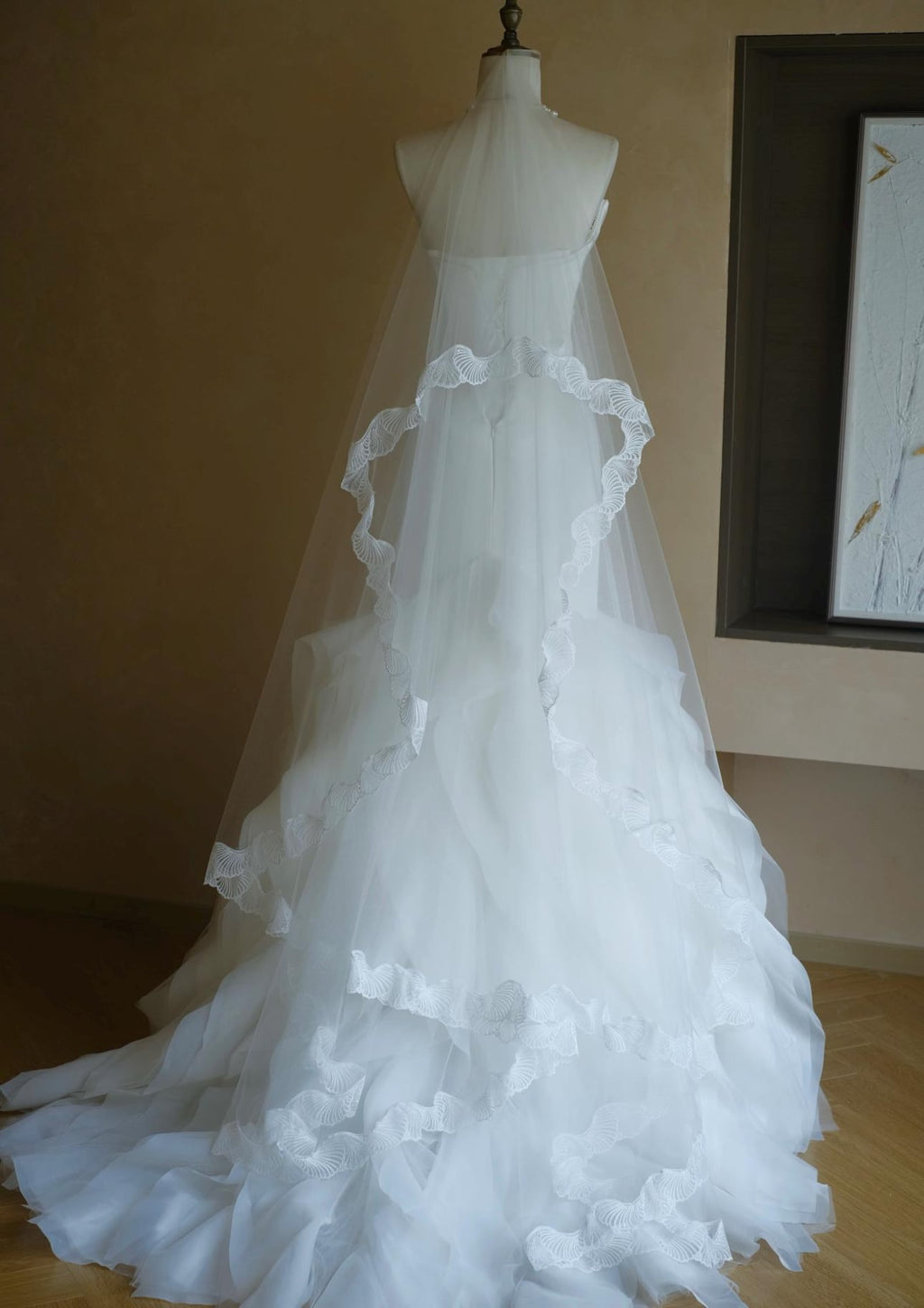 Wavy Scallop Fan Lace Edge Wedding Veil, Single Tier Sheer Tulle Bridal Veil, Vintage Romantic Trimmed Wedding Veil