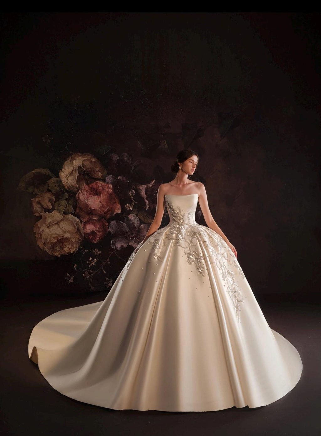 Luxury Strapless Satin Ball Gown Wedding Dress, Beaded Floral Embroidery, Voluminous Skirt with Long Train, Elegant Ivory Bridal Gown