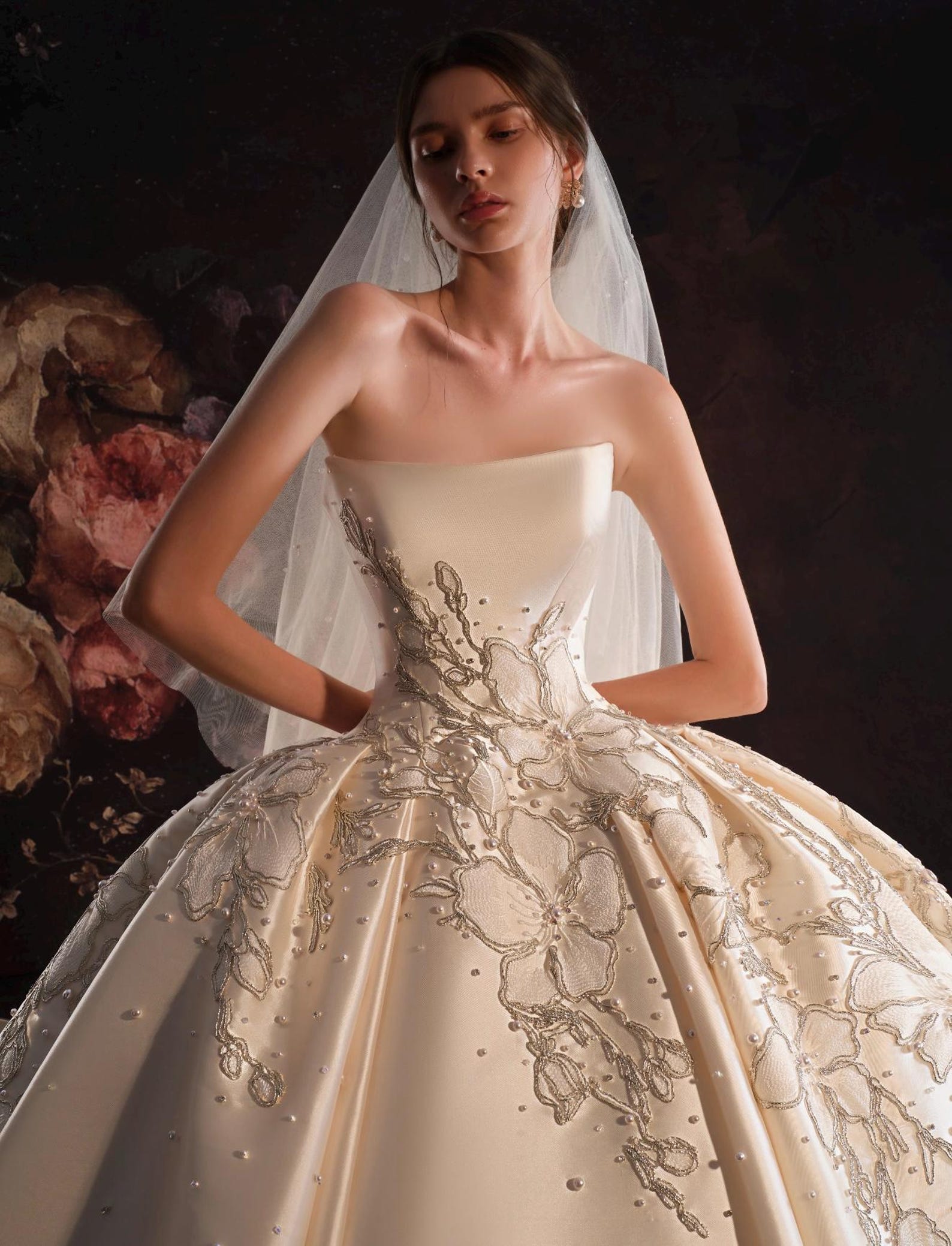 Luxury Strapless Satin Ball Gown Wedding Dress, Beaded Floral Embroidery, Voluminous Skirt with Long Train, Elegant Ivory Bridal Gown