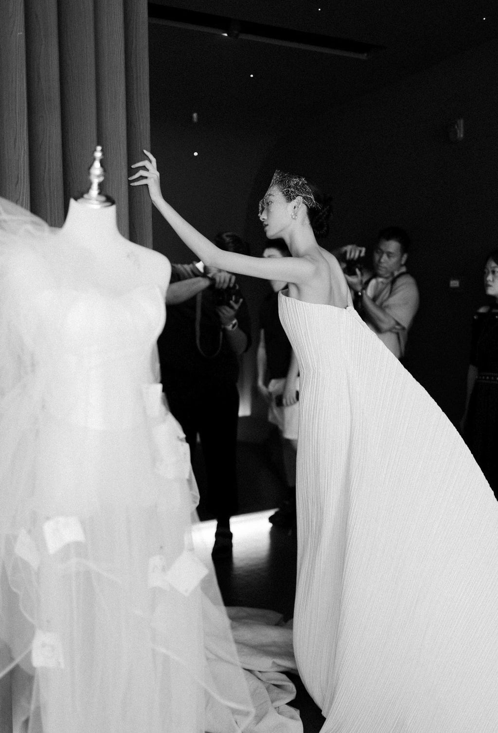 Modern Strapless Pleated A-Line Wedding Dress, Vertical Accordion Pleats Fitted Gown with Dramatic Long Train, Elegant Ivory Bridal Gown