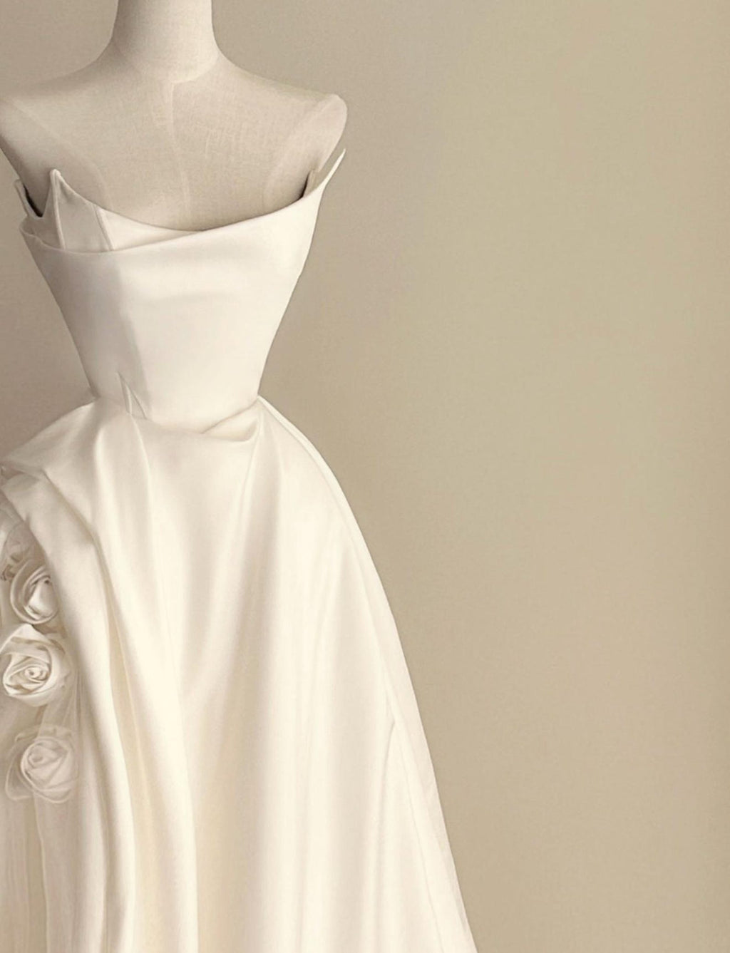 Strapless Matte Satin Ball Gown Wedding Dress,Hand‑crafted 3D Fabric Rose Bridal Gown,Ivory Chapel Train Couture Bridal Dress