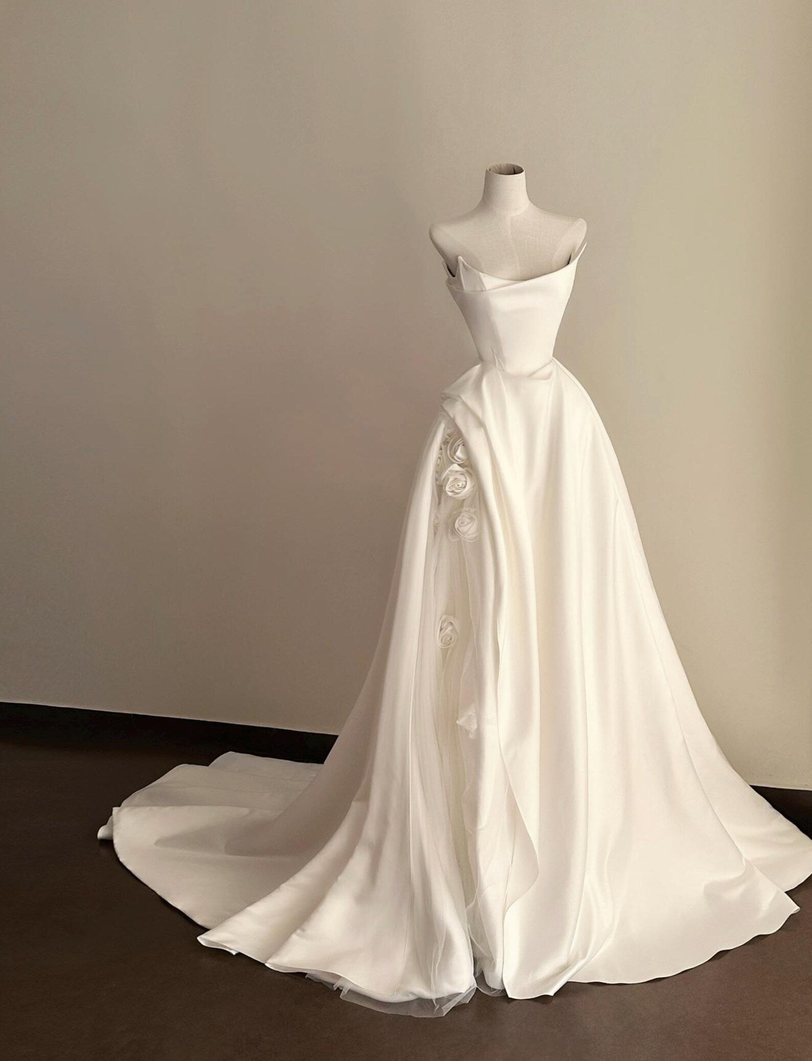 Strapless Matte Satin Ball Gown Wedding Dress,Hand‑crafted 3D Fabric Rose Bridal Gown,Ivory Chapel Train Couture Bridal Dress