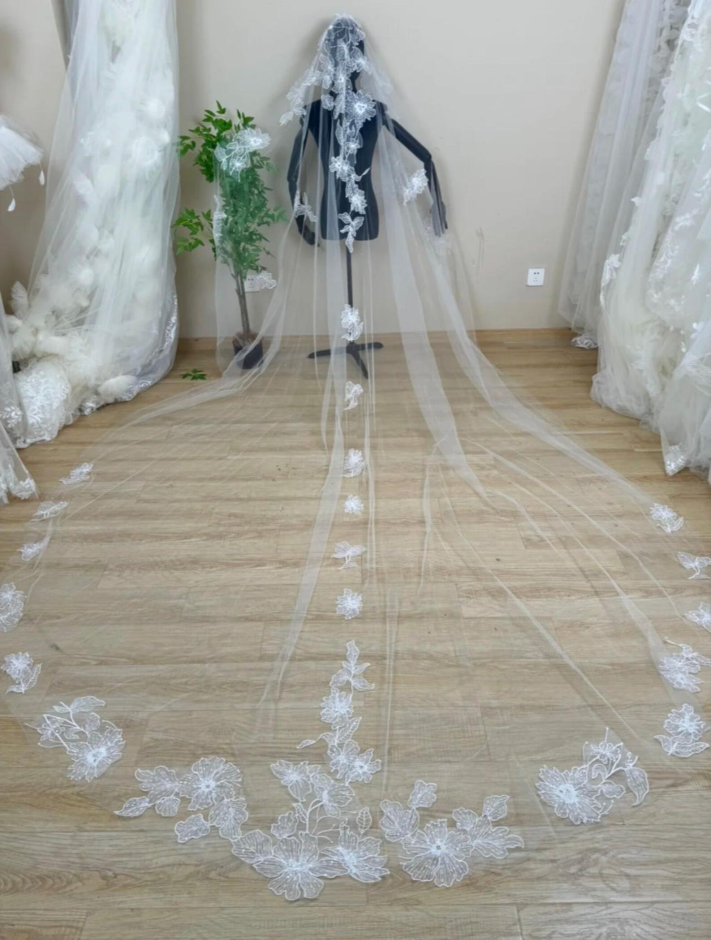 Floral Lace Cathedral Wedding Veil, 3D Flower Appliqué Long Bridal Veil