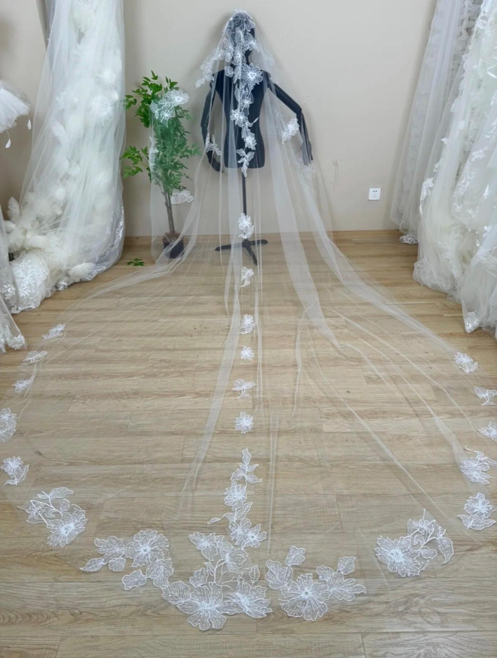 Floral Lace Cathedral Wedding Veil, 3D Flower Appliqué Long Bridal Veil