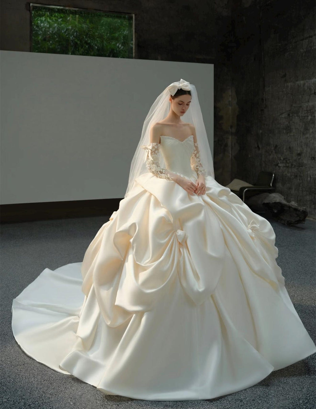 Luxury Satin Ball Gown Wedding Dress Detachable Long Sleeves 3D Floral Bow Bridal Gown Ivory
