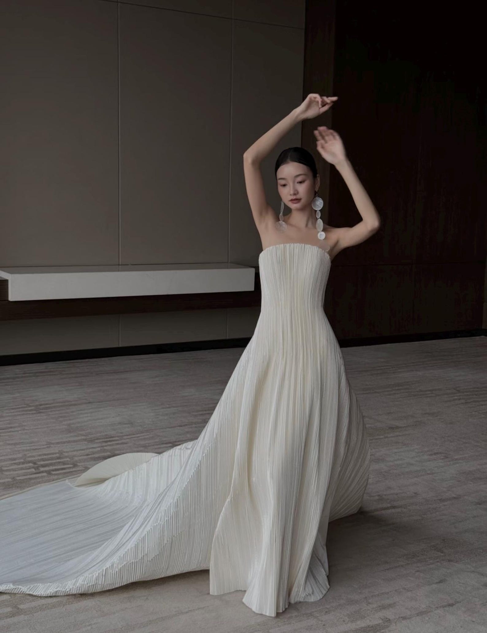 Modern Strapless Pleated A-Line Wedding Dress, Vertical Accordion Pleats Fitted Gown with Dramatic Long Train, Elegant Ivory Bridal Gown