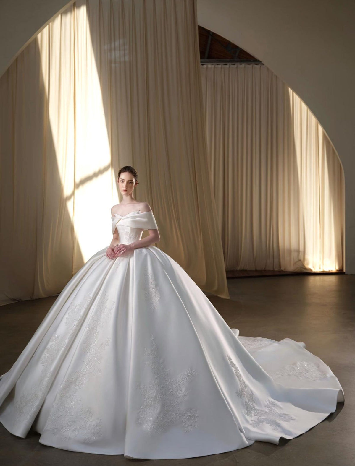Off‑the‑Shoulder Satin Wedding Dress,Folded Neckline Lace Appliqué Ballgown,Cathedral Train Bridal Gown