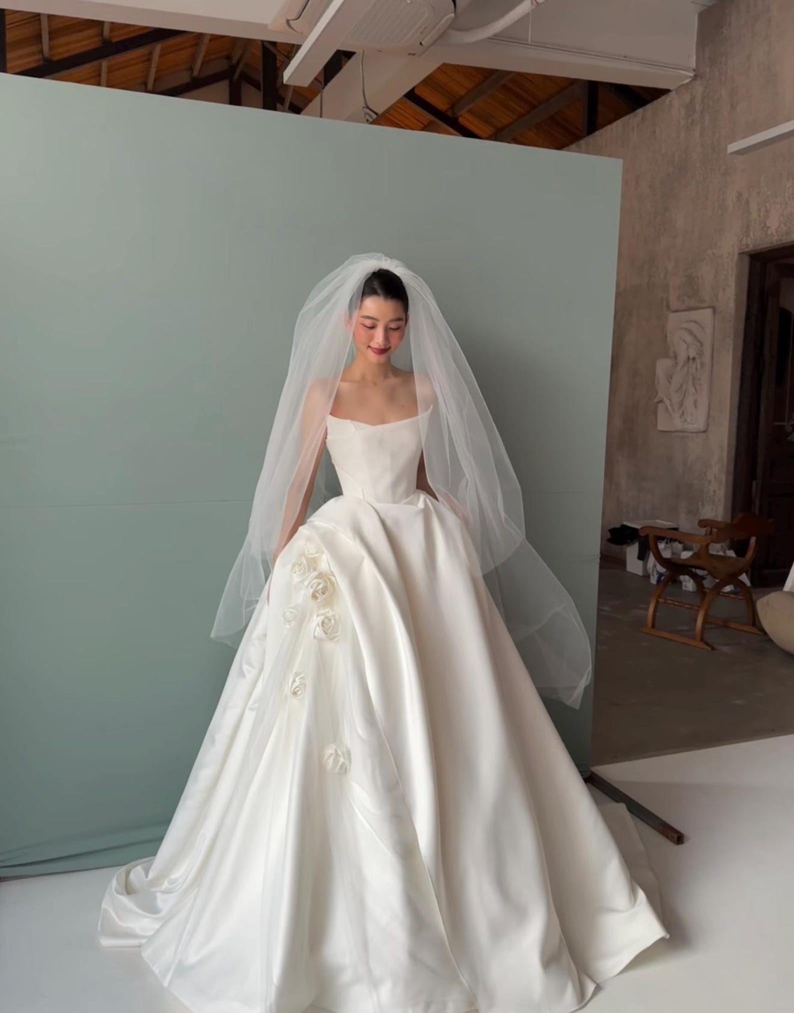Strapless Matte Satin Ball Gown Wedding Dress,Hand‑crafted 3D Fabric Rose Bridal Gown,Ivory Chapel Train Couture Bridal Dress