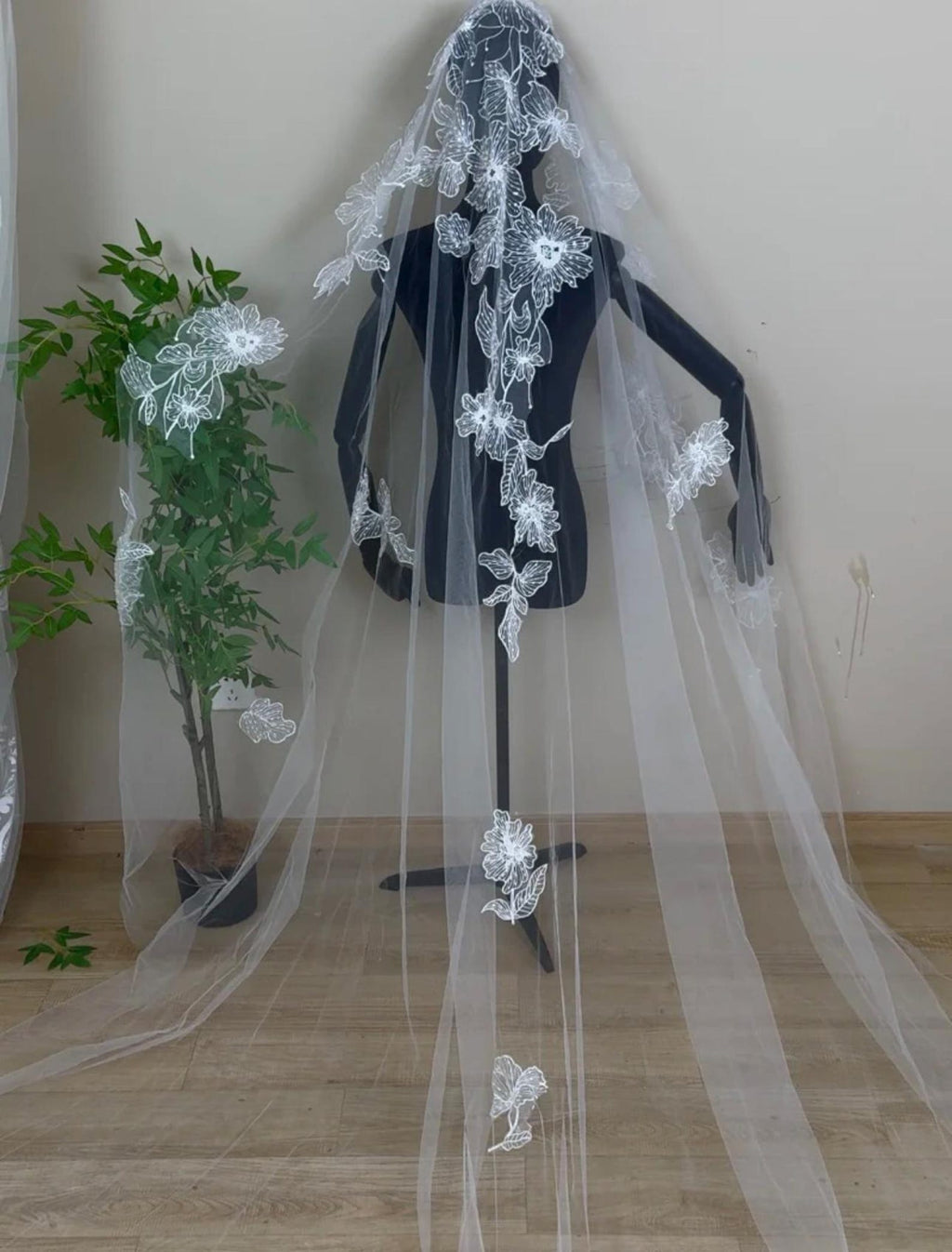 Floral Lace Cathedral Wedding Veil, 3D Flower Appliqué Long Bridal Veil