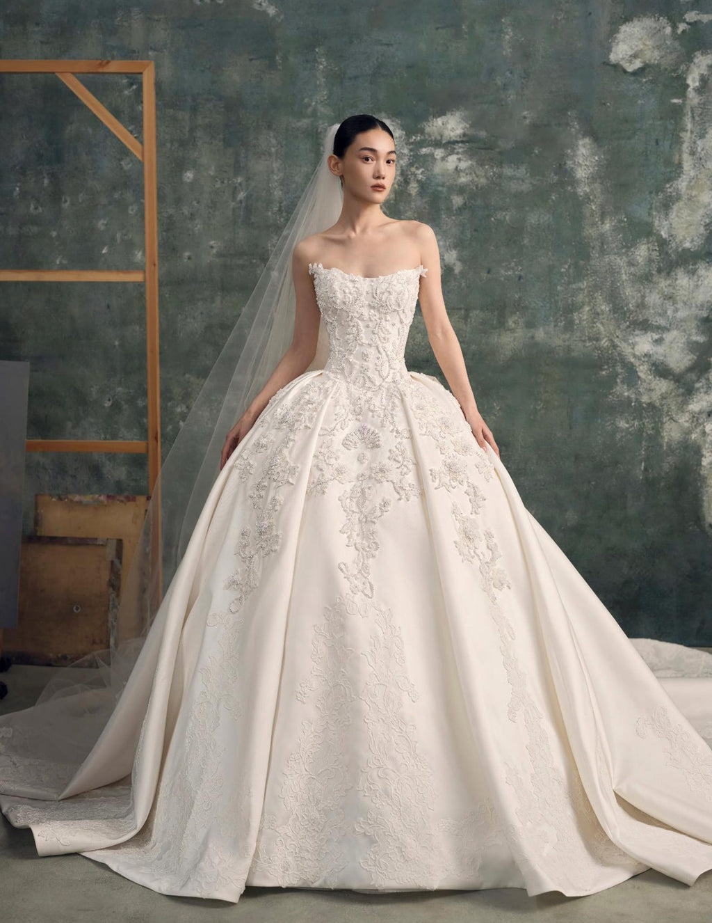Vintage Ballgown Wedding Dress, Strapless Satin Bridal Gown, Lace Appliqué Royal Bridal Dress With Long Train