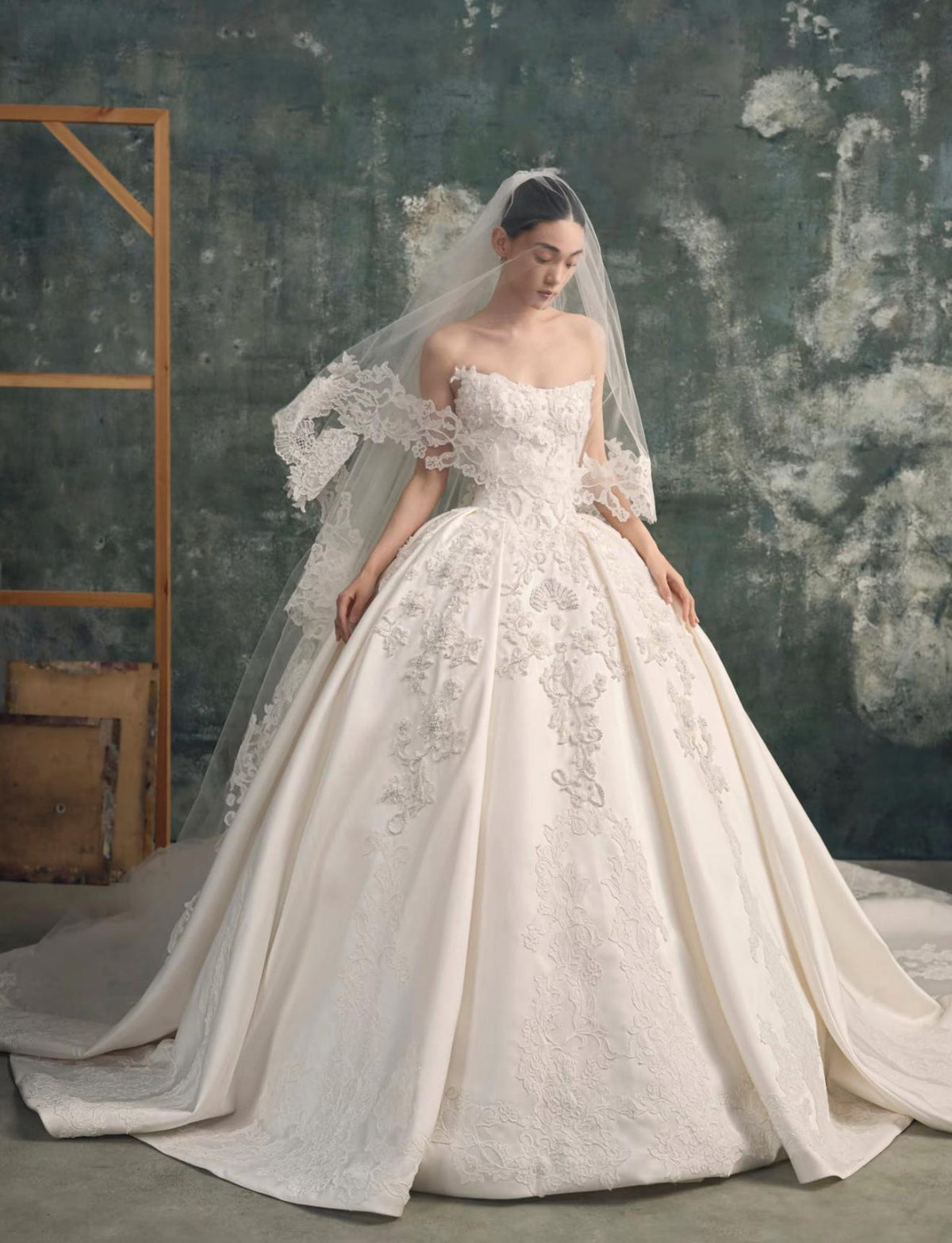 Vintage Ballgown Wedding Dress, Strapless Satin Bridal Gown, Lace Appliqué Royal Bridal Dress With Long Train