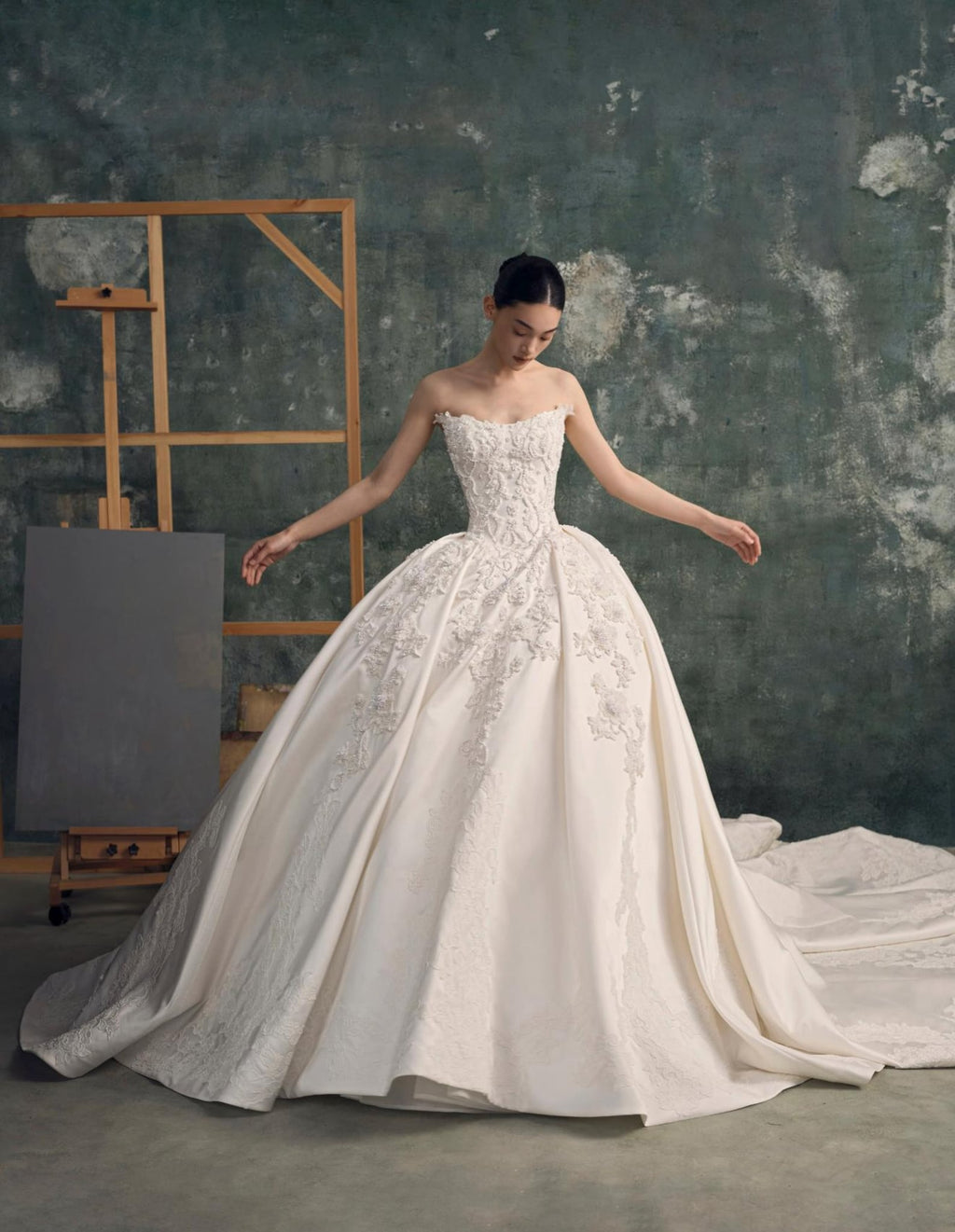 Vintage Ballgown Wedding Dress, Strapless Satin Bridal Gown, Lace Appliqué Royal Bridal Dress With Long Train