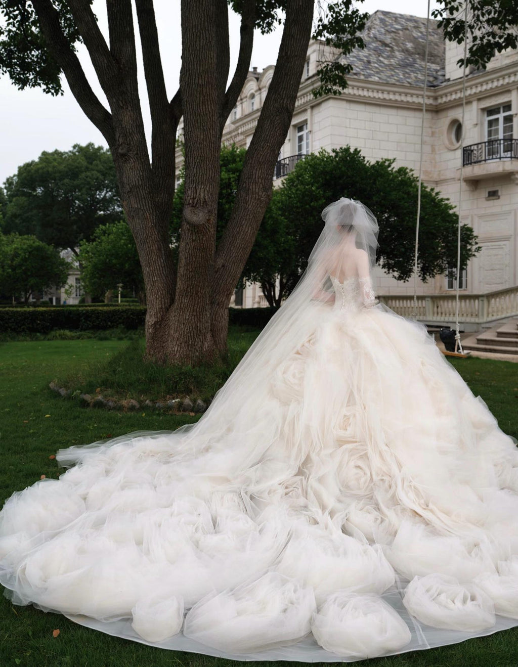 Fairytale Strapless Wedding Dress, Champagne Tulle Ballgown With Hand‑Made 3D Roses, Lace Bodice Bridal Gown for Garden Wedding