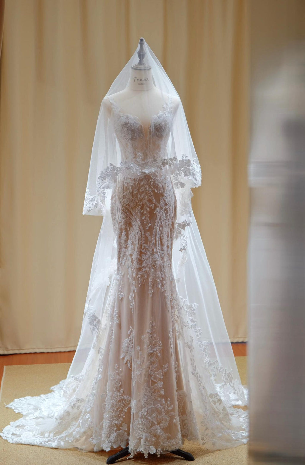 Spaghetti Strap Lace Mermaid Wedding Gown, 3D Floral Bridal Dress with Lace Veil