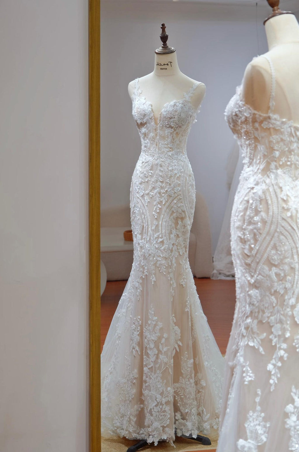 Spaghetti Strap Lace Mermaid Wedding Gown, 3D Floral Bridal Dress with Lace Veil