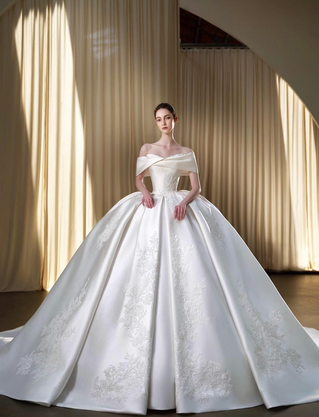 Off‑the‑Shoulder Satin Wedding Dress,Folded Neckline Lace Appliqué Ballgown,Cathedral Train Bridal Gown