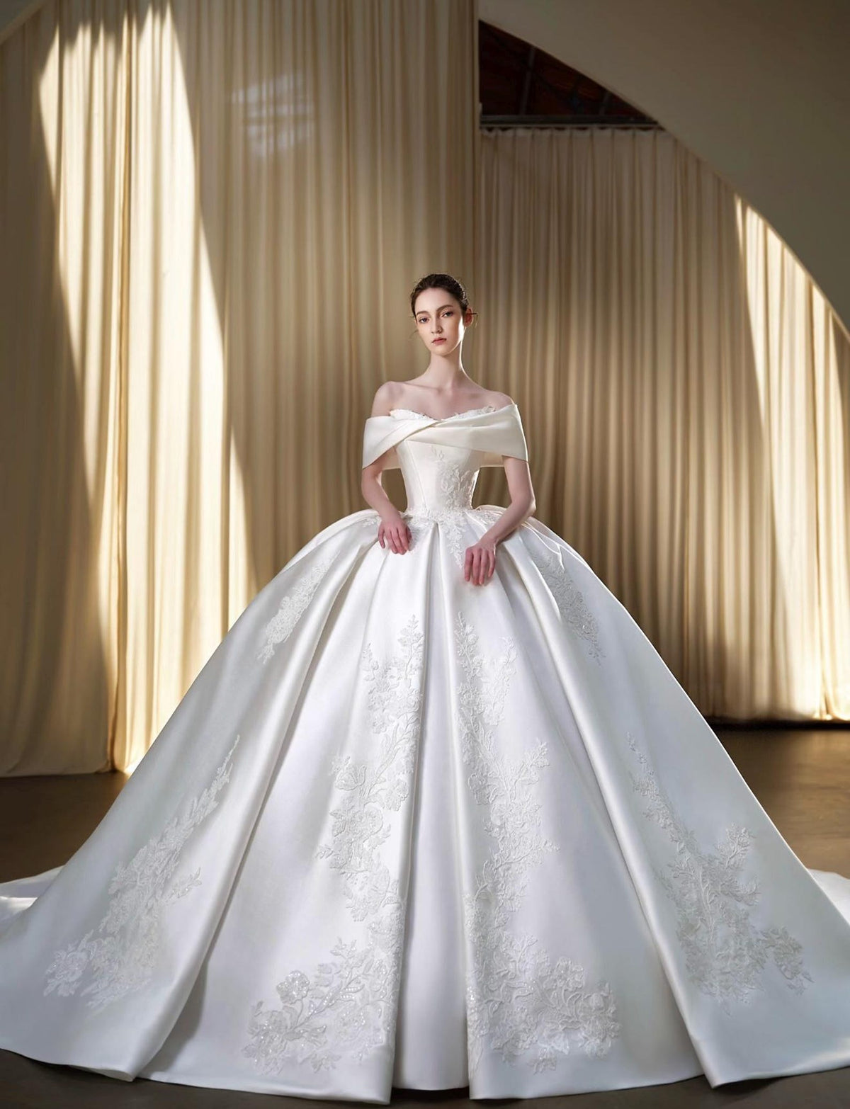 Off‑the‑Shoulder Satin Wedding Dress,Folded Neckline Lace Appliqué Ballgown,Cathedral Train Bridal Gown