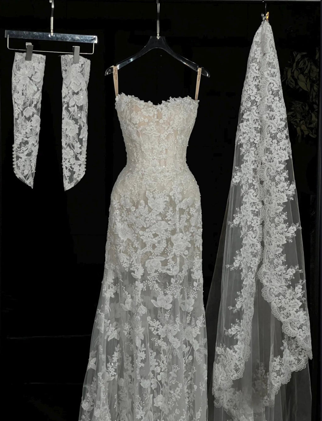 Strapless 3D Floral Lace Mermaid Wedding Dress with Detachable Gloves & Veil