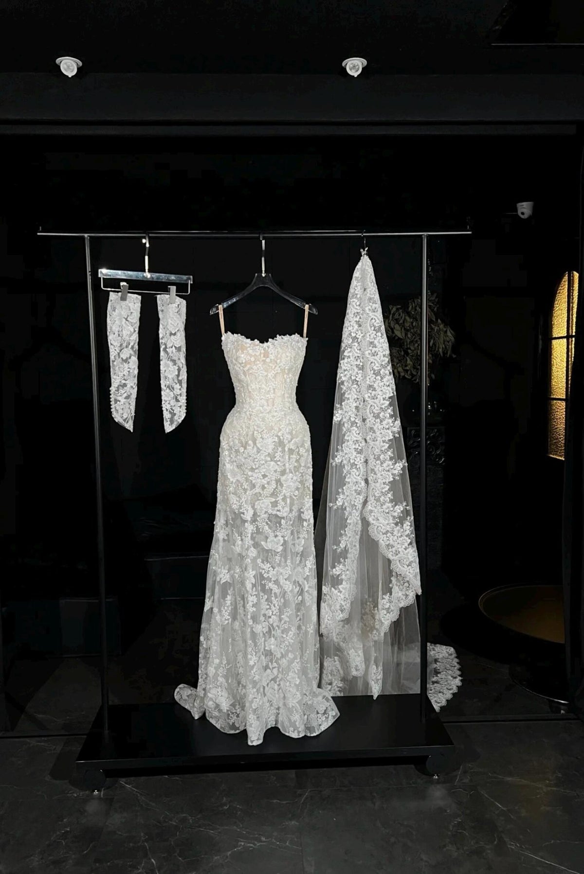 Strapless 3D Floral Lace Mermaid Wedding Dress with Detachable Gloves & Veil