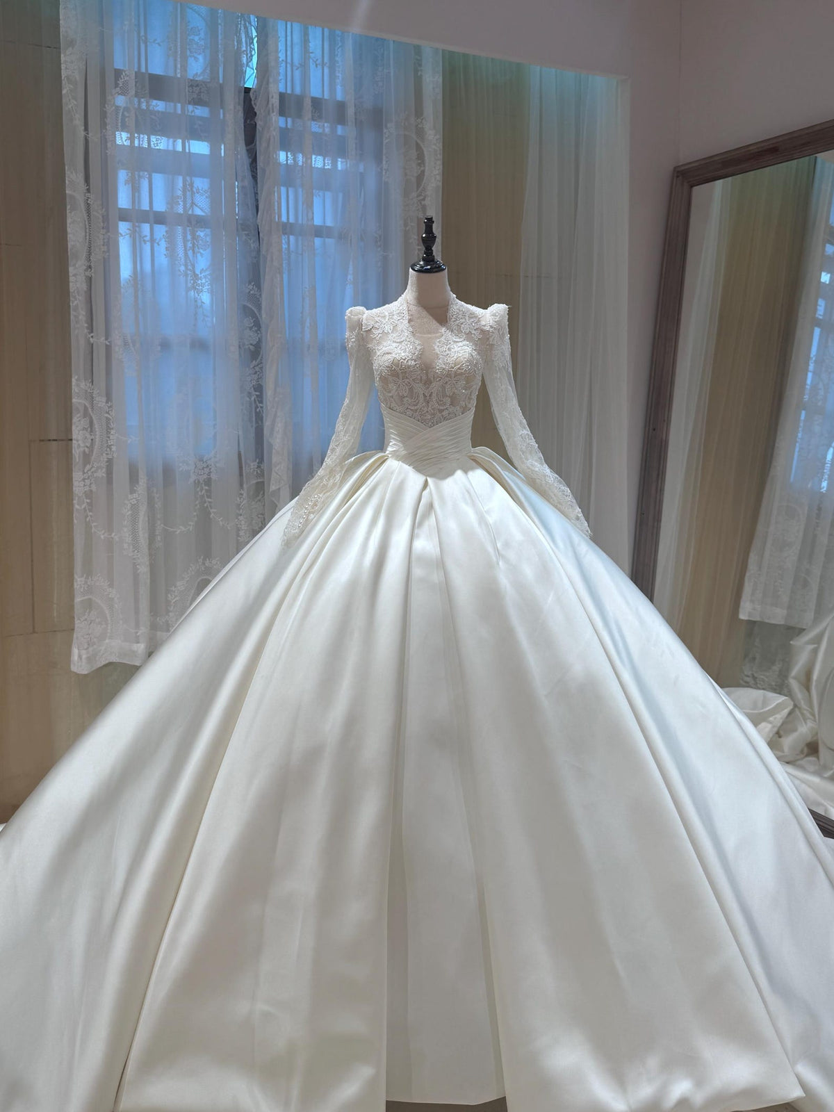 Vintage Lace Wedding Dress, Long Sleeve Satin Ball Gown, Deep V Neck Bridal Gown, Ruched Waist Bow Wedding Dress, Elegant Bride Gown
