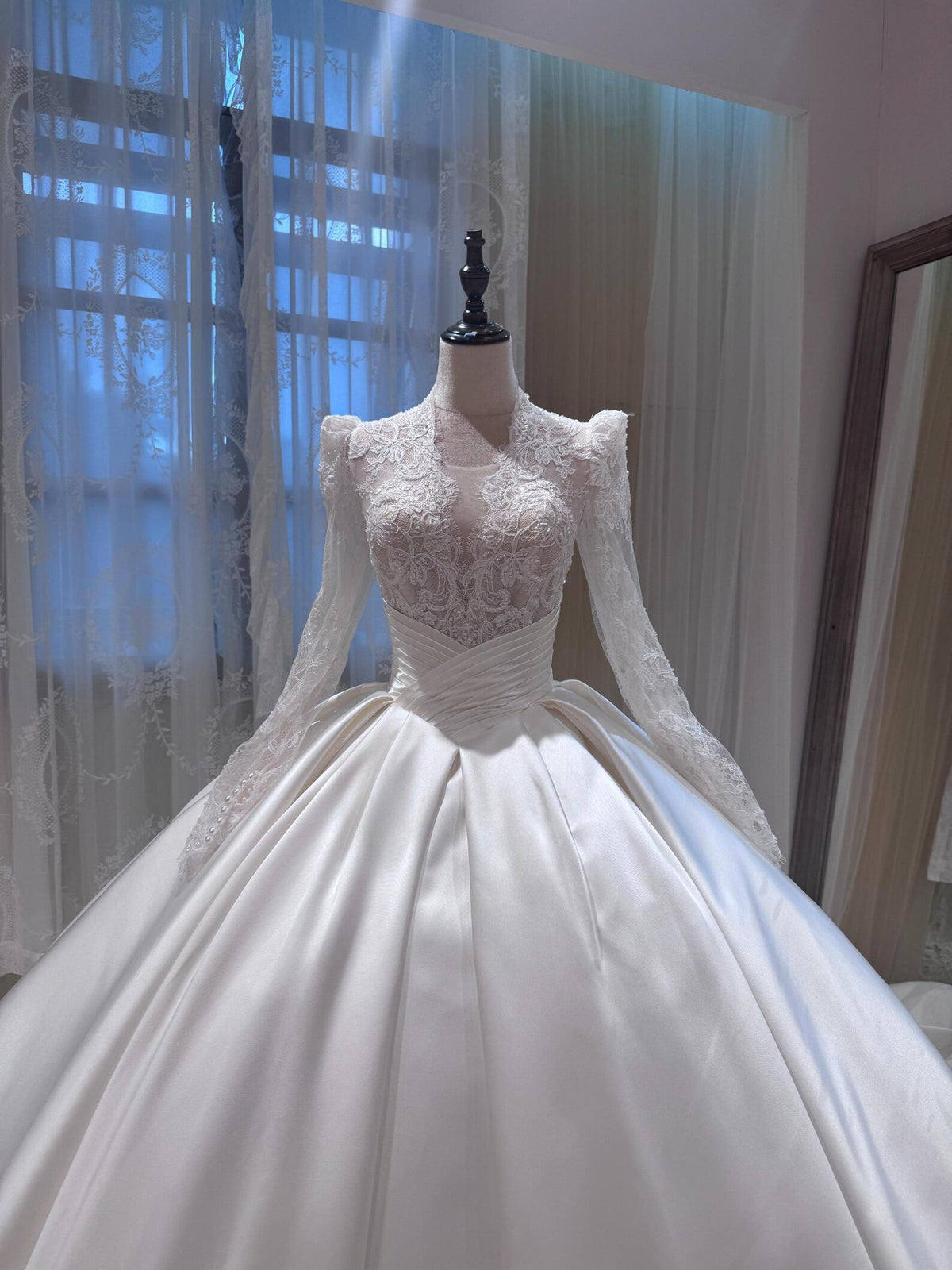 Vintage Lace Wedding Dress, Long Sleeve Satin Ball Gown, Deep V Neck Bridal Gown, Ruched Waist Bow Wedding Dress, Elegant Bride Gown