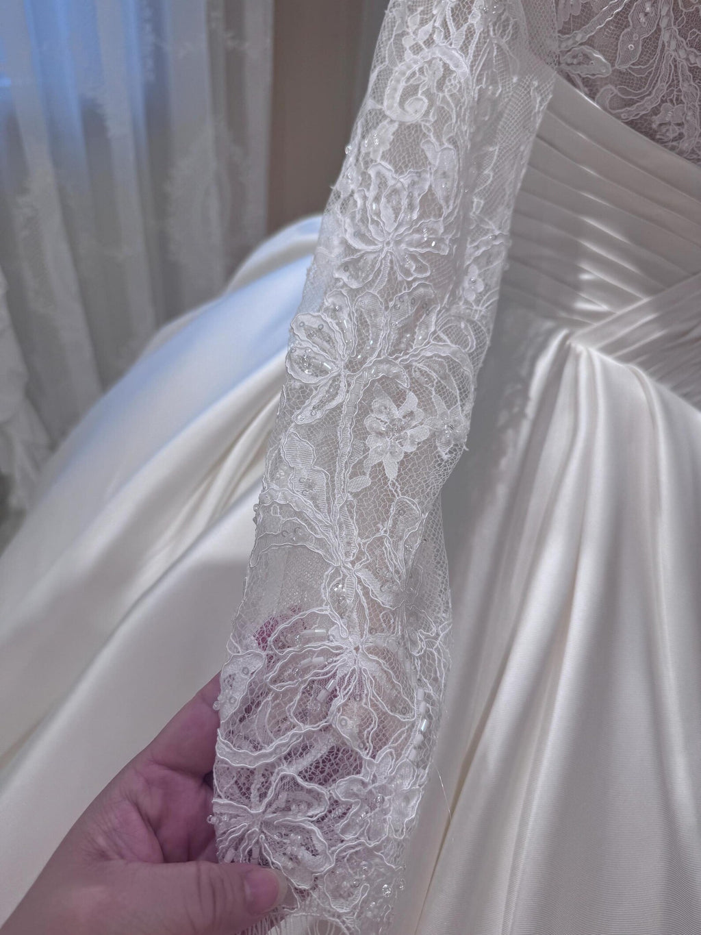 Vintage Lace Wedding Dress, Long Sleeve Satin Ball Gown, Deep V Neck Bridal Gown, Ruched Waist Bow Wedding Dress, Elegant Bride Gown