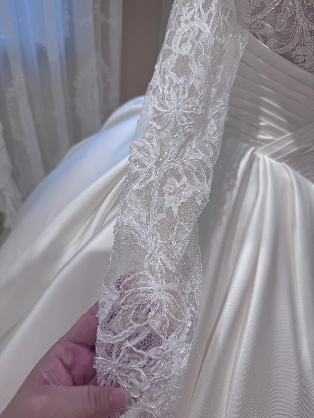 Vintage Lace Wedding Dress, Long Sleeve Satin Ball Gown, Deep V Neck Bridal Gown, Ruched Waist Bow Wedding Dress, Elegant Bride Gown