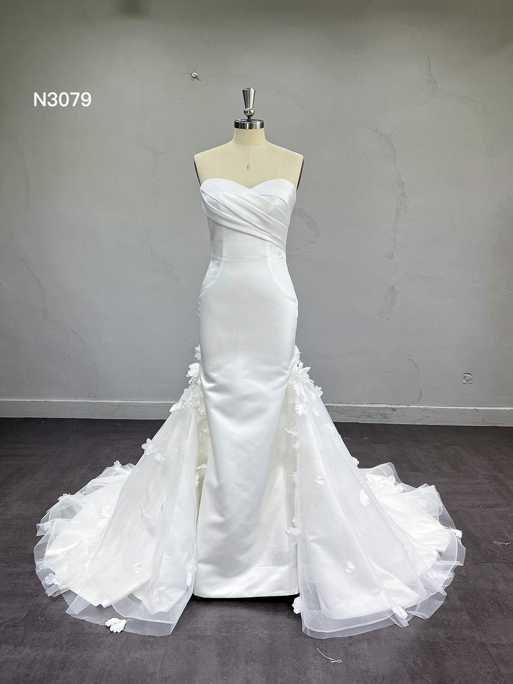 Strapless Satin Mermaid Wedding Dress, 3D Floral Tulle Bridal Gown, Sweetheart Ruched Bodice Wedding Gown with Detachable Floral Train