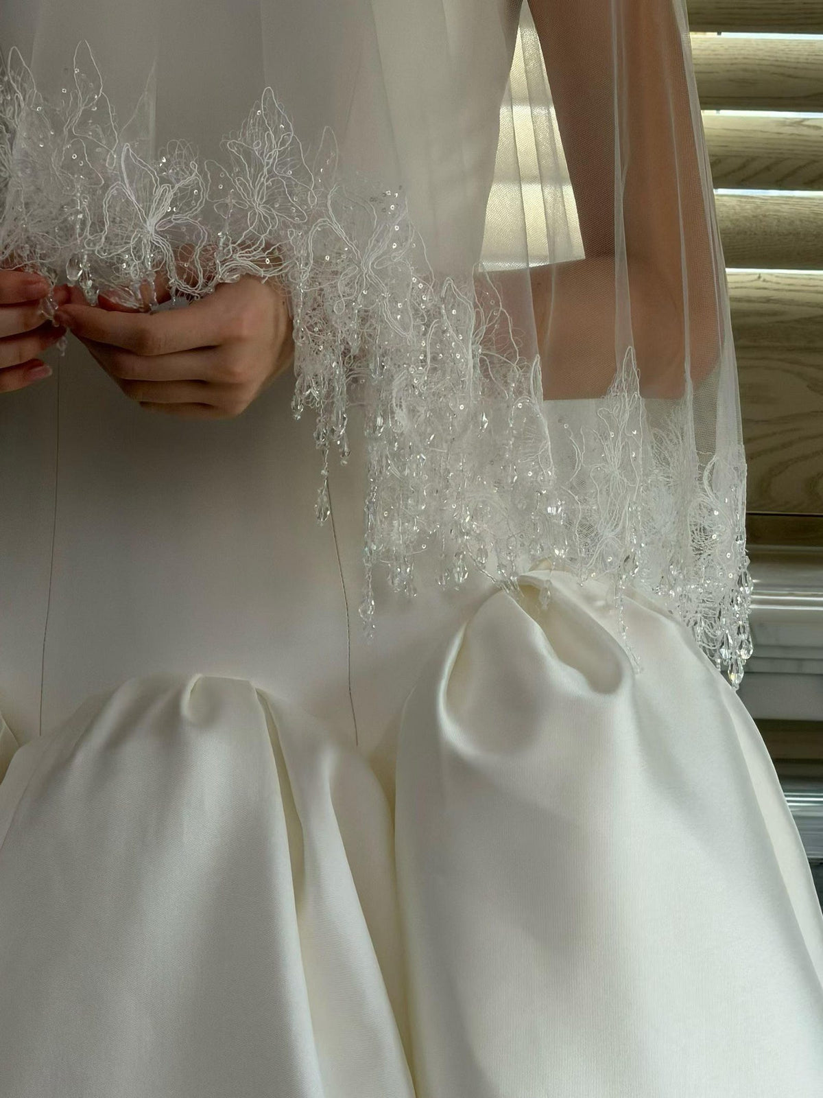 Butterfly Lace Bridal Veil with Hanging Crystal Beads, Handmade Tulle Wedding Veil, Sparkling Crystal Fringe Edge Veil for Bride