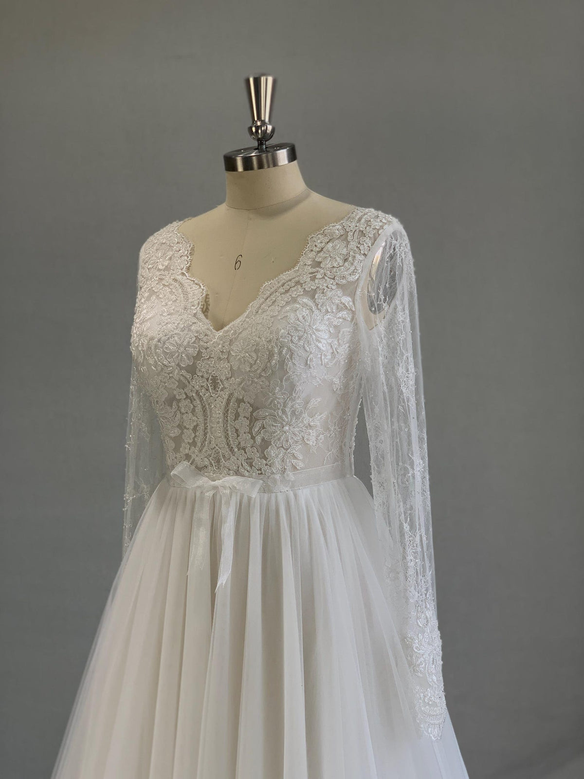 Long Sleeve A-Line Wedding Dress V Neck Lace Bridal Gown Tulle Skirt With Sash Romantic Wedding Gown