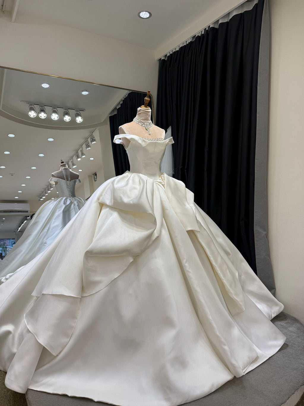 Off Shoulder Satin Wedding Dress, Luxury Ball Gown Bridal Gown, Large 3D Bow Princess Wedding Dress, Beaded Neckline Custom Bridal Dress