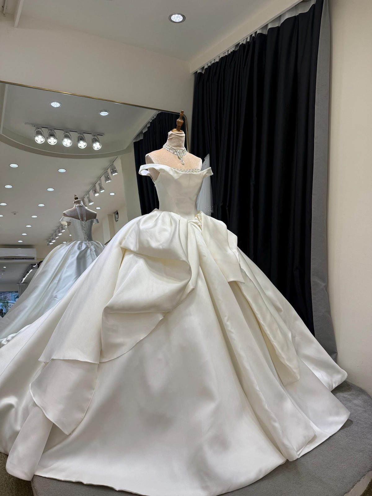 Off Shoulder Satin Wedding Dress, Luxury Ball Gown Bridal Gown, Large 3D Bow Princess Wedding Dress, Beaded Neckline Custom Bridal Dress