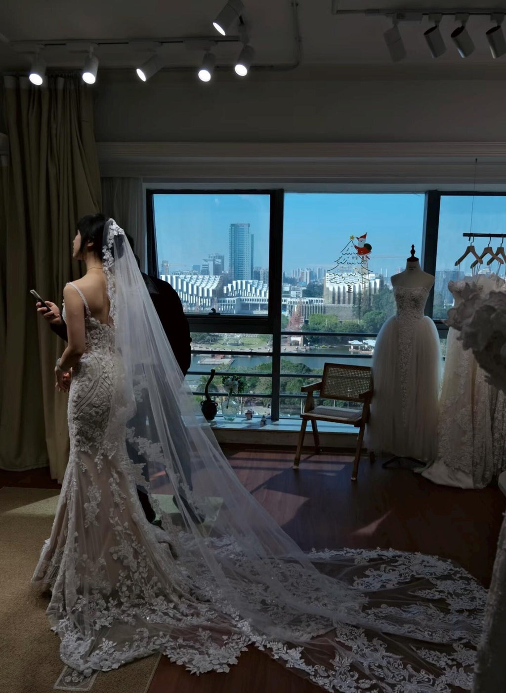 Spaghetti Strap Lace Mermaid Wedding Gown, 3D Floral Bridal Dress with Lace Veil